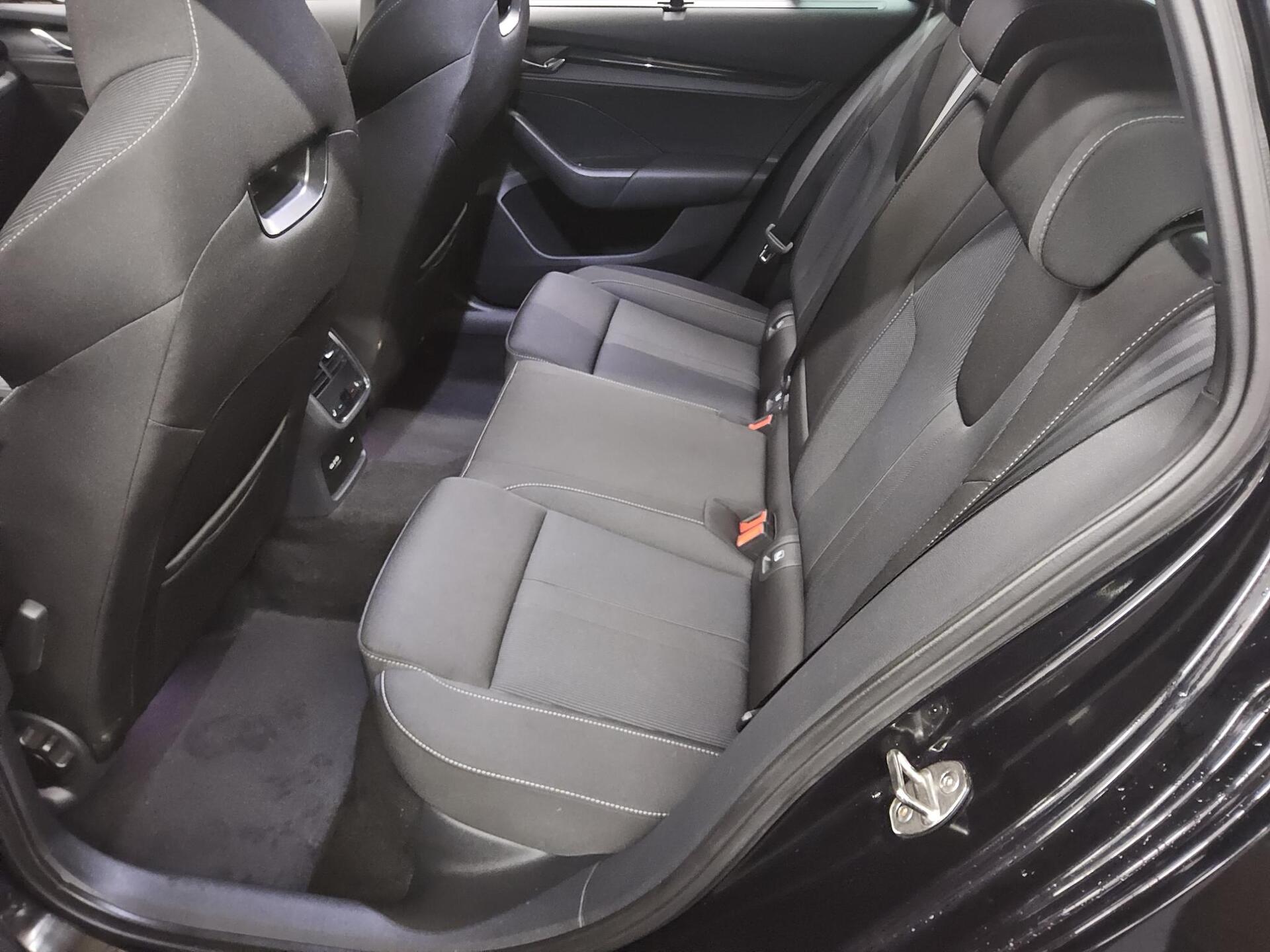 Skoda Octavia Kombi 2.0 TDI SportLine Navi LED vc ACC 13