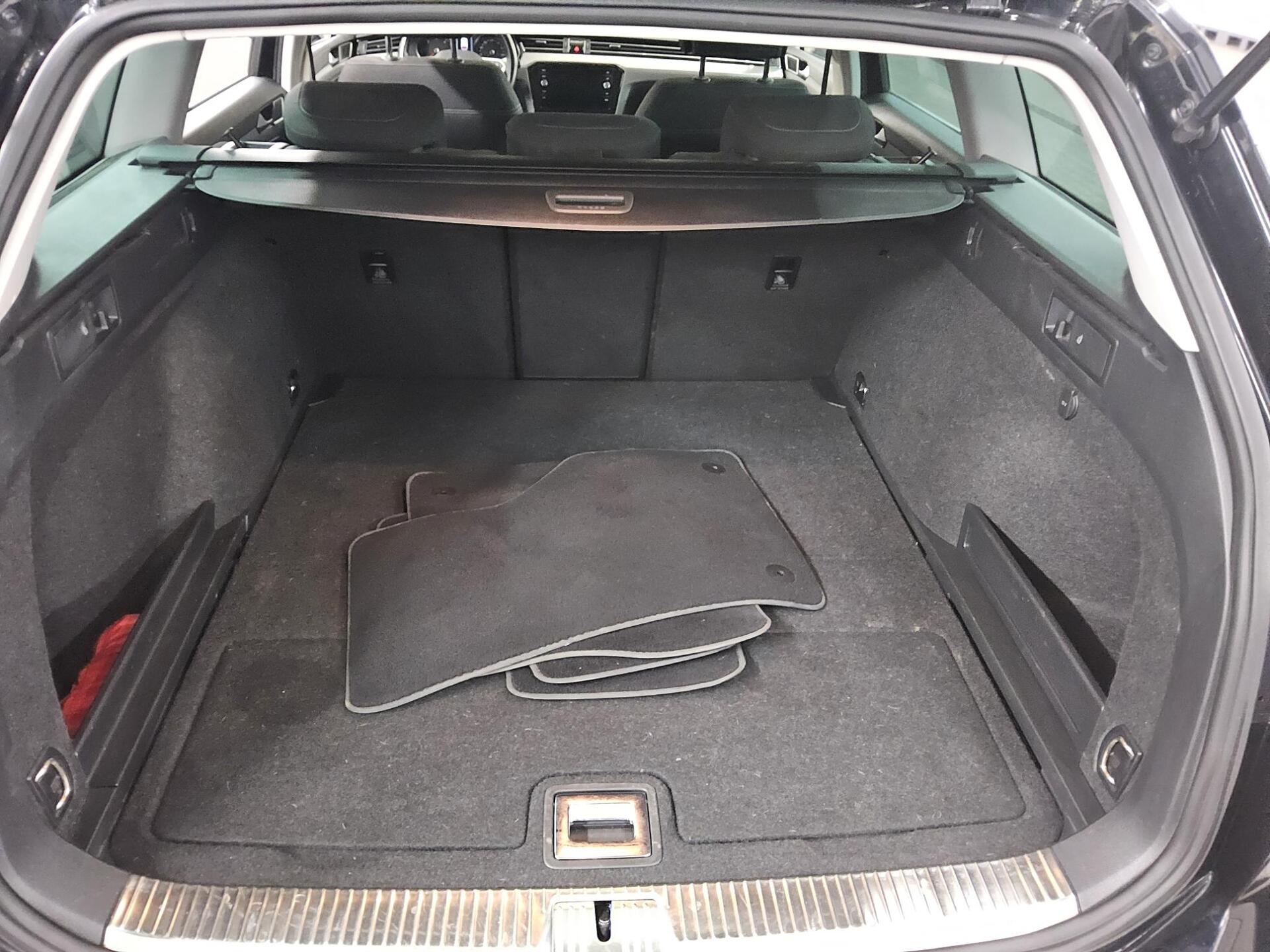 Volkswagen Passat Var. 2.0 TDI Business Navi LED ACC RFK 11