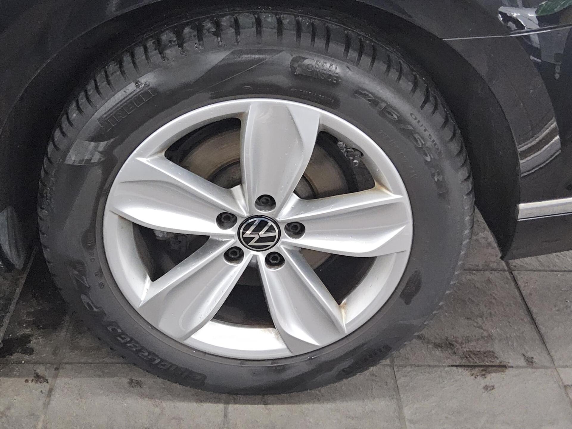 Volkswagen Passat Var. 2.0 TDI Elegance Navi IQ.Light RFK 10