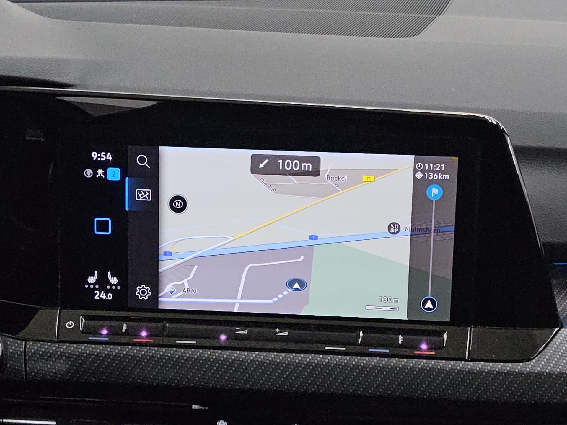 Volkswagen Golf-8 Var. 2.0 TSI 4M R-Line Navi LED+ AID H/K 7