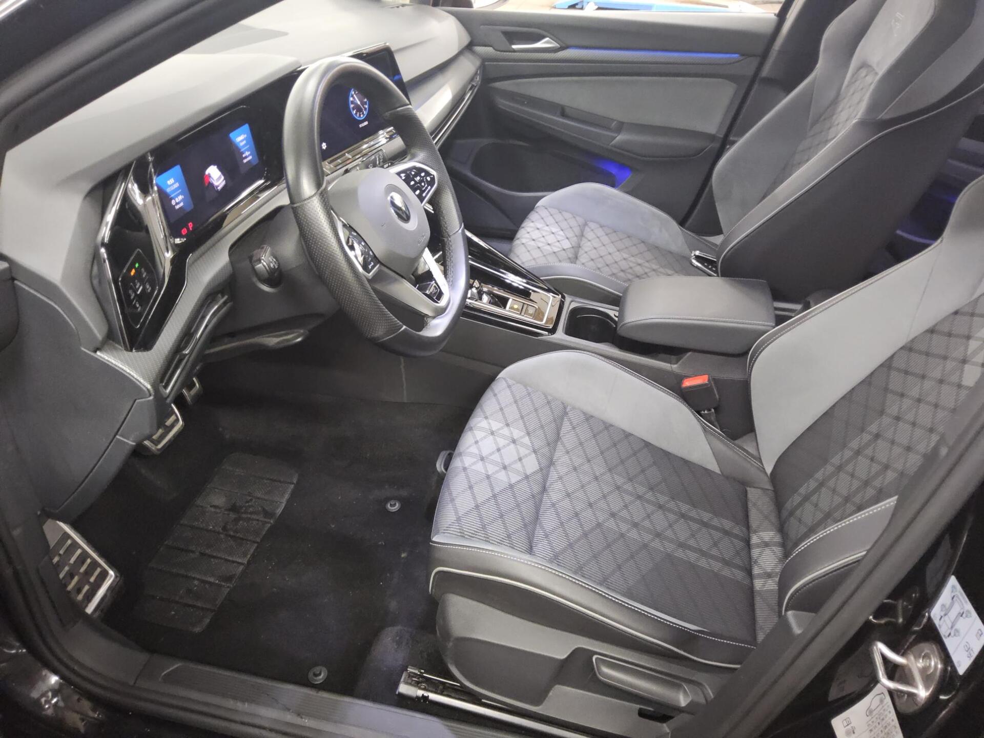 Volkswagen Golf-8 Var. 2.0 TSI 4M R-Line Navi LED+ AID H/K 9