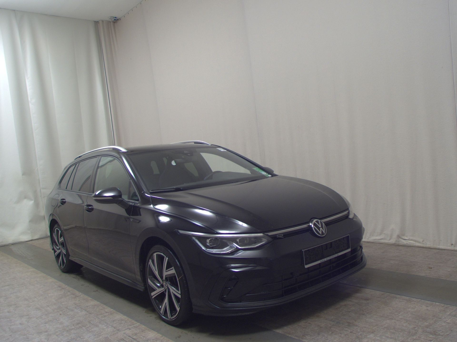 Volkswagen Golf-8 Var. 2.0 TSI 4M R-Line Navi LED+ AID H/K 3