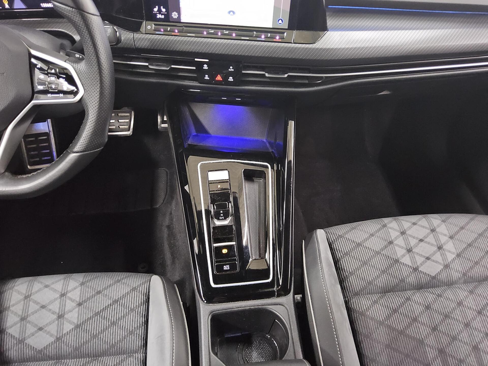 Volkswagen Golf-8 Var. 2.0 TSI 4M R-Line Navi LED+ AID H/K 6