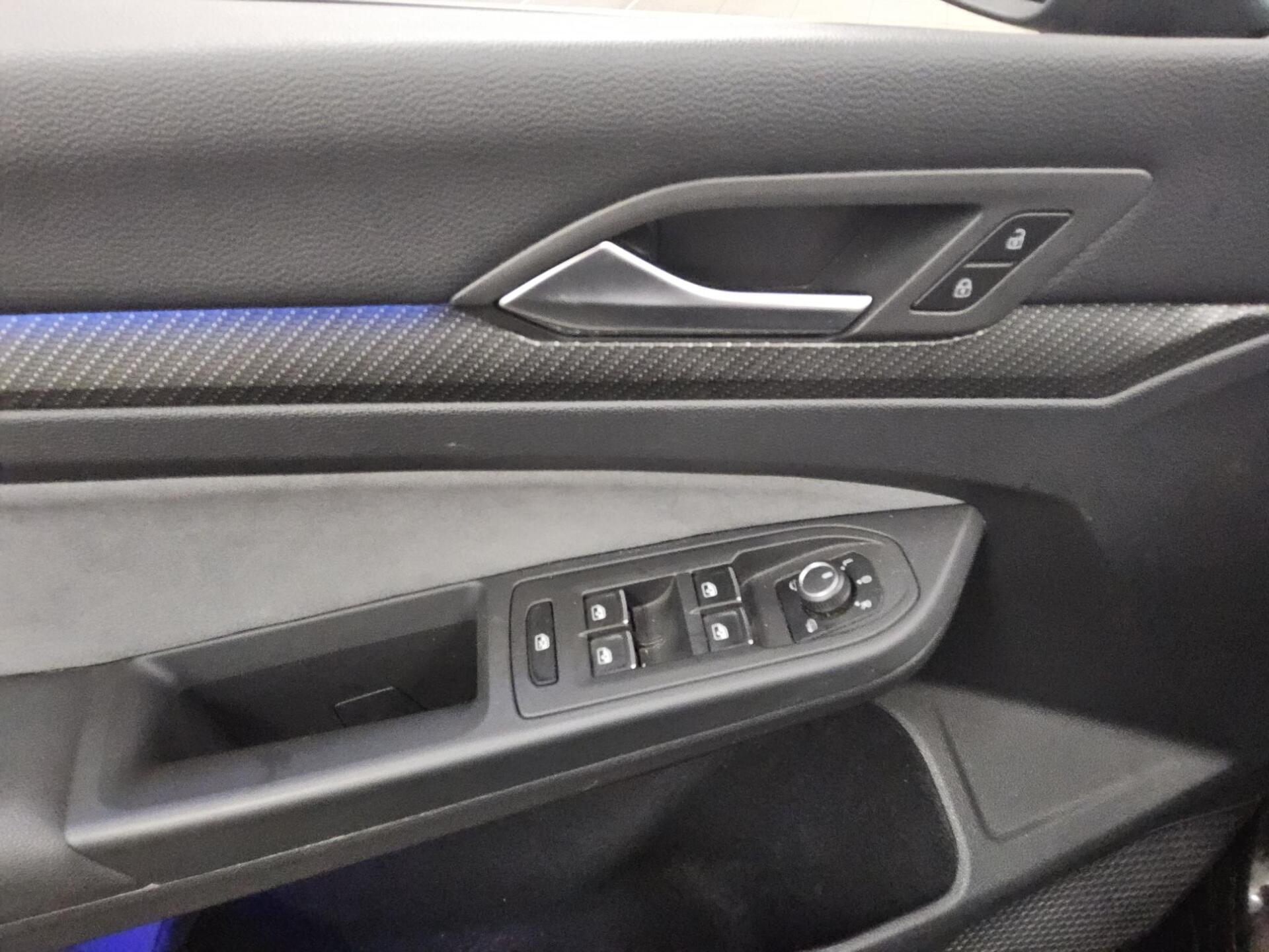 Volkswagen Golf-8 Var. 2.0 TSI 4M R-Line Navi LED+ AID H/K 10