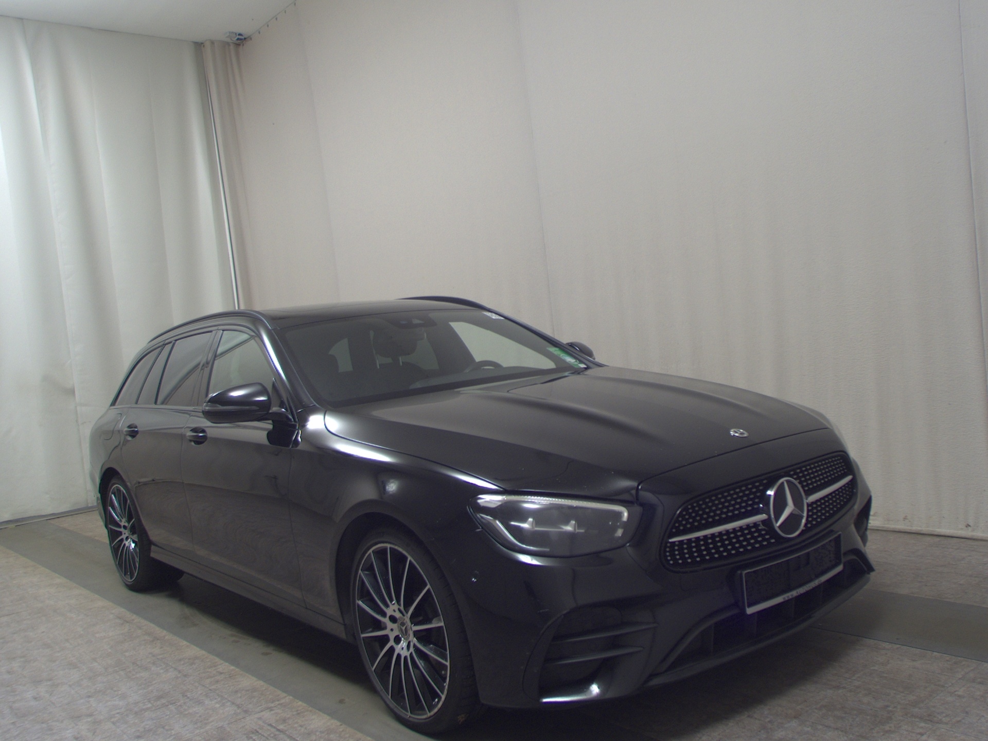 Mercedes-Benz E 400 T d 4M AMG-Line Night Navi GSD LED AHK RfK 3