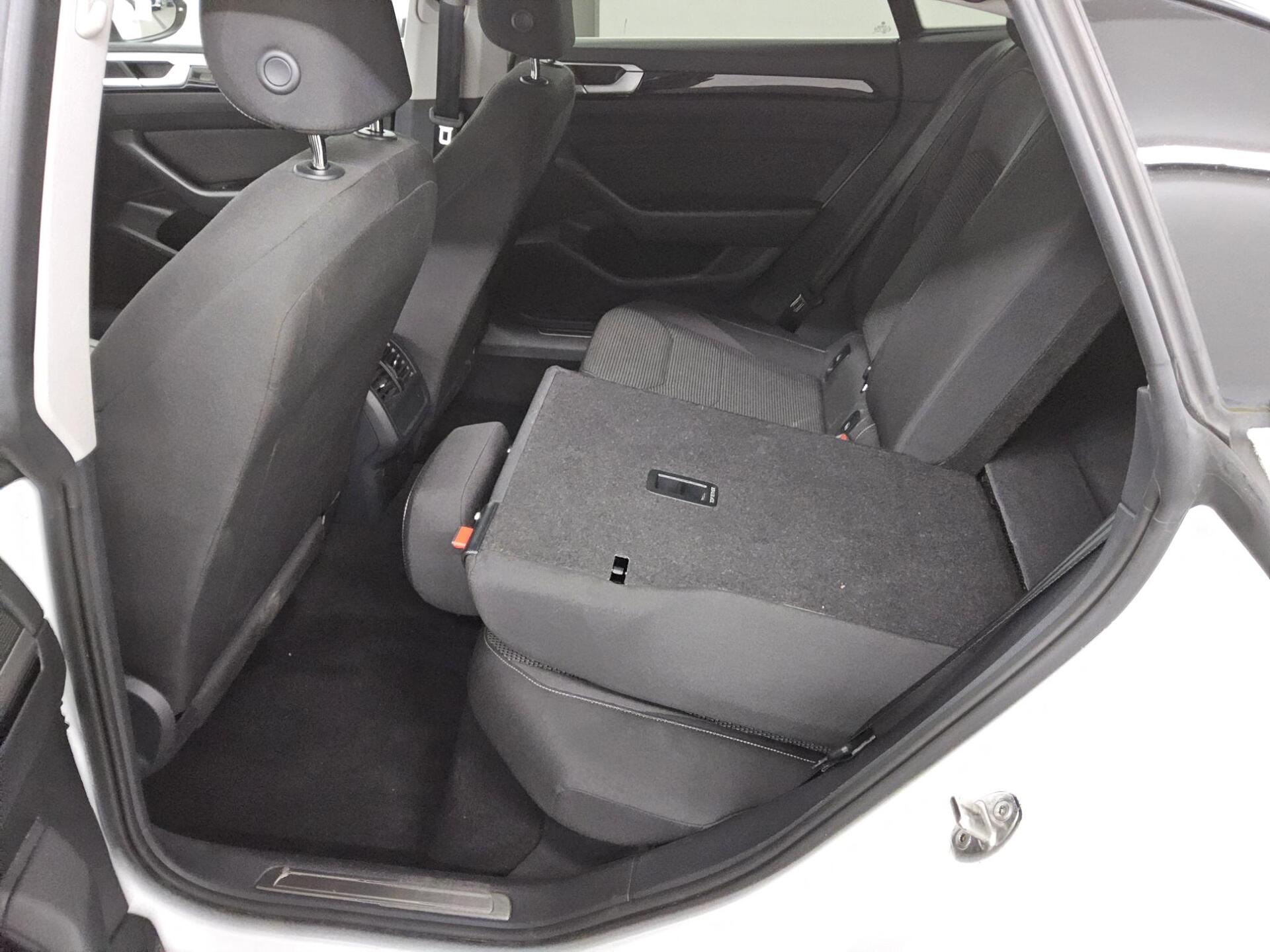 Volkswagen Arteon 2.0 TDI Navi LED AID ACC PDC 13