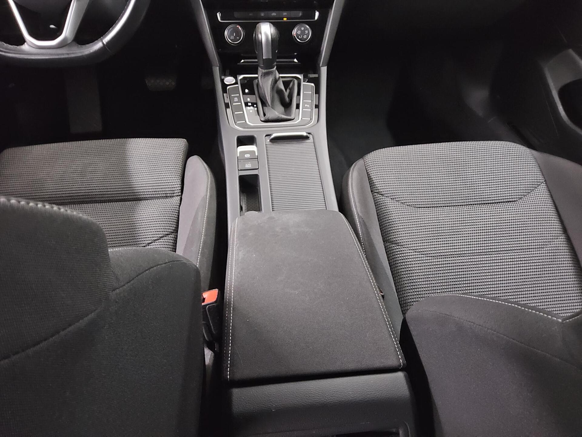 Volkswagen Arteon 2.0 TDI Navi LED AID ACC PDC 6