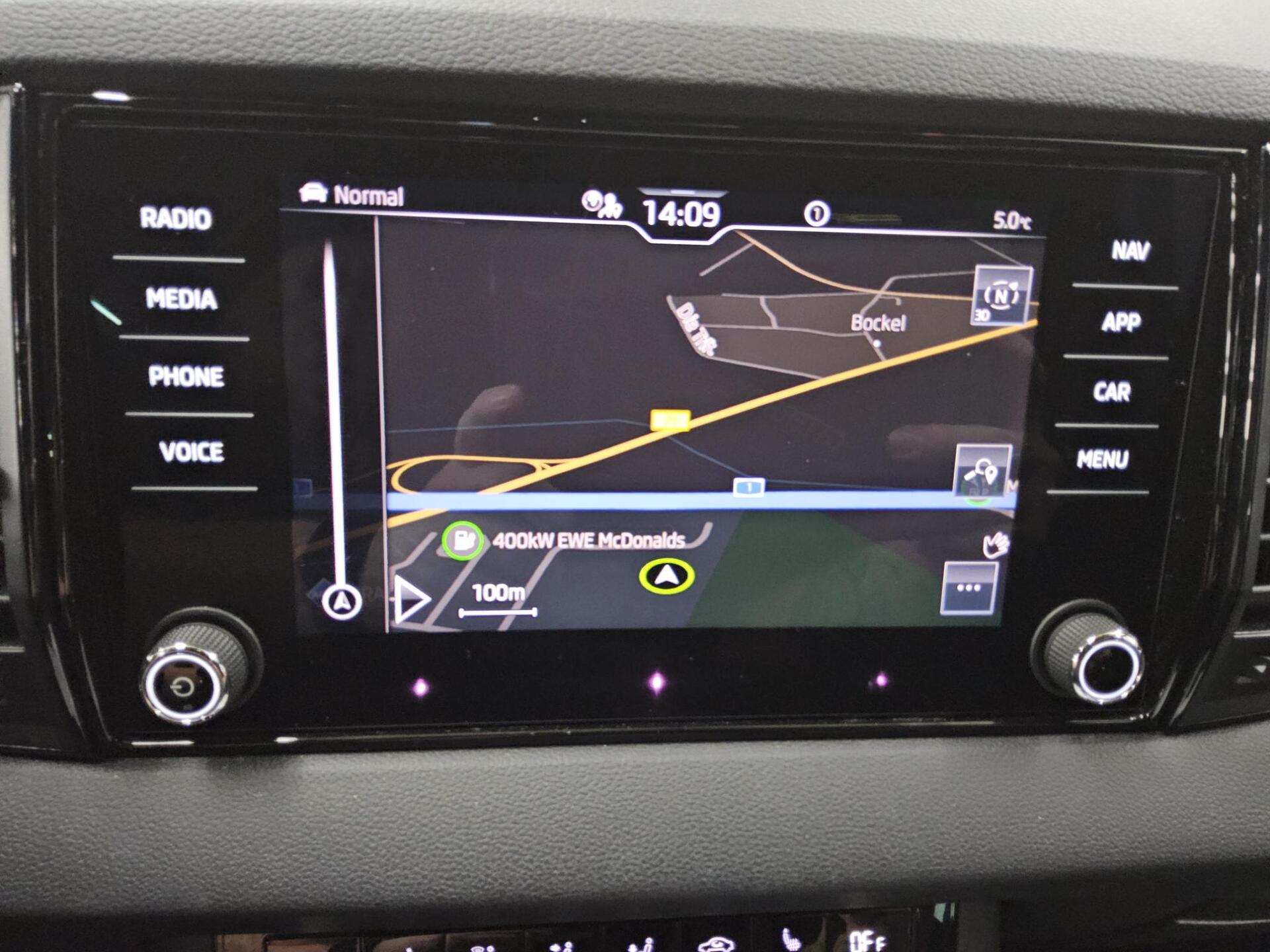 Skoda Karoq 1.5 TSI SportLine Navi vc AHK RFK LED StHz 7