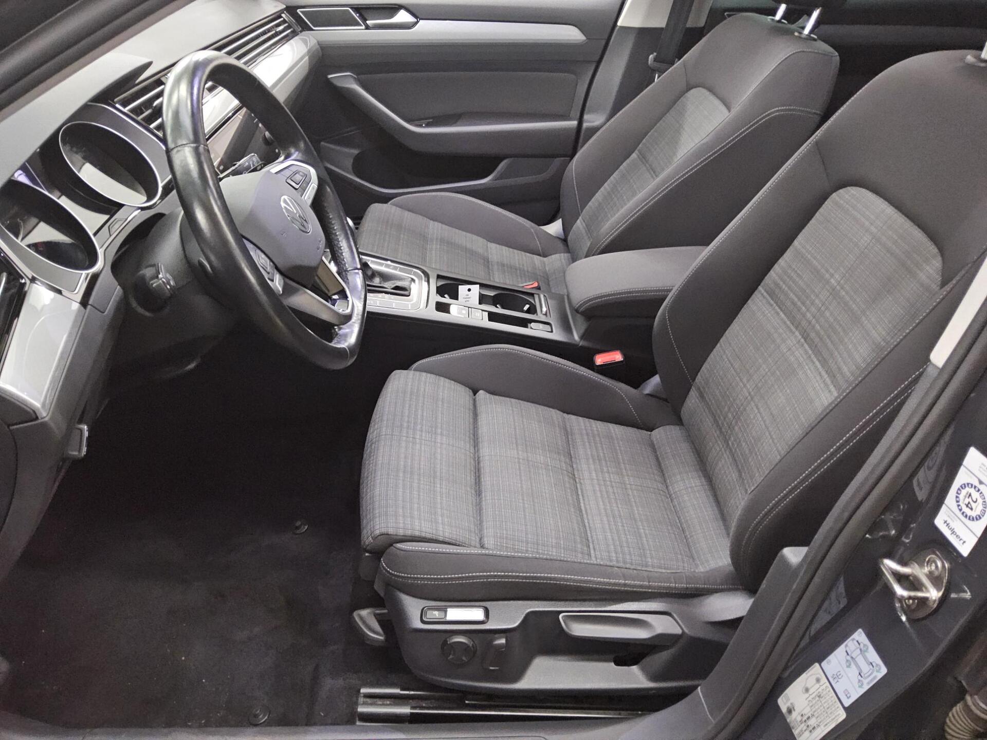 Volkswagen Passat Var. 2.0 TDI Business Navi LED Pano AHK 8