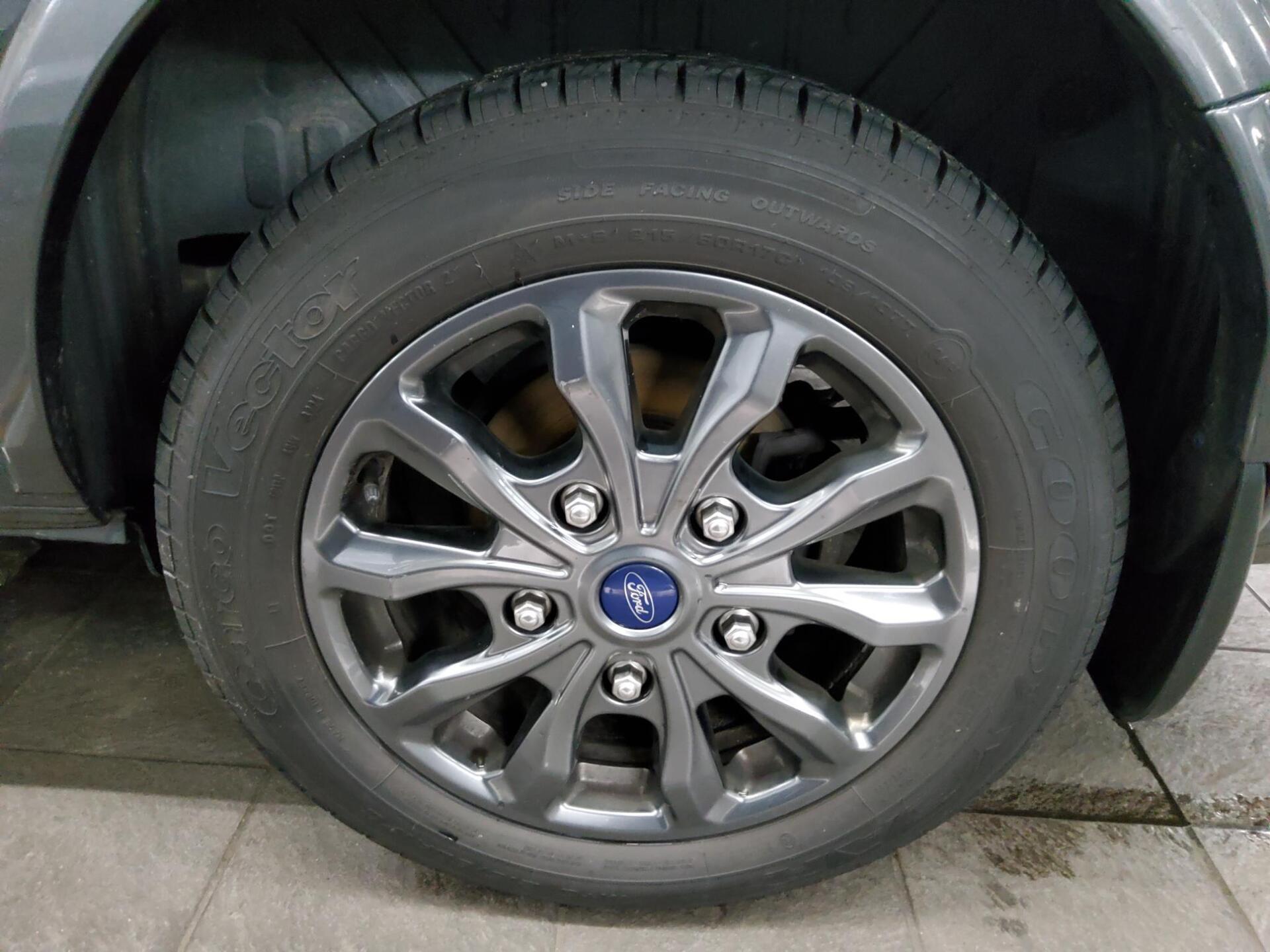 Ford Tourneo Custom 2.0 TDCi Titanium X 8-Sitze Leder 10