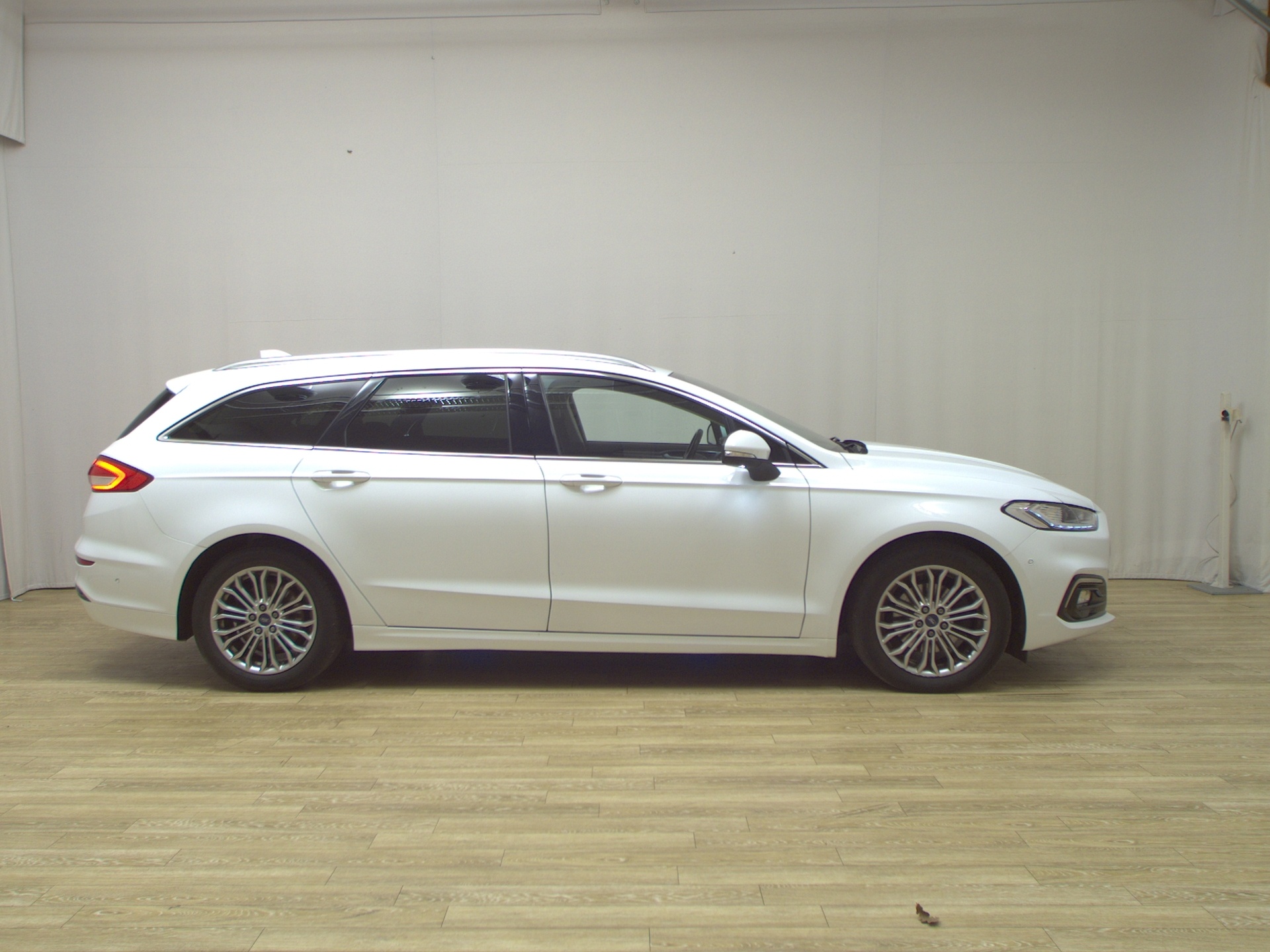 Ford Mondeo Turnier 2.0 EB Titanium Navi LED RfK Shz