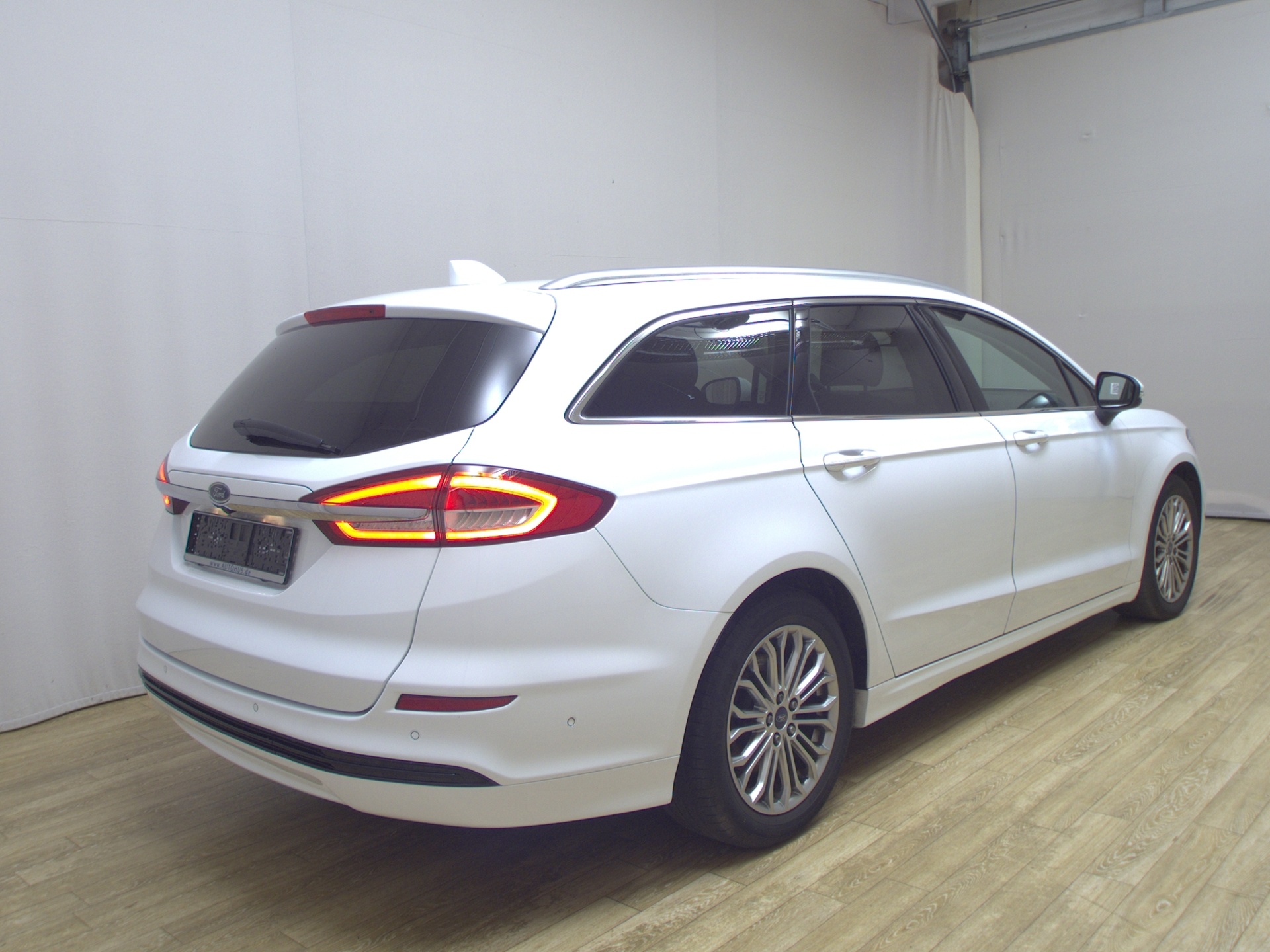 Ford Mondeo Turnier 2.0 EB Titanium Navi LED RfK Shz 4