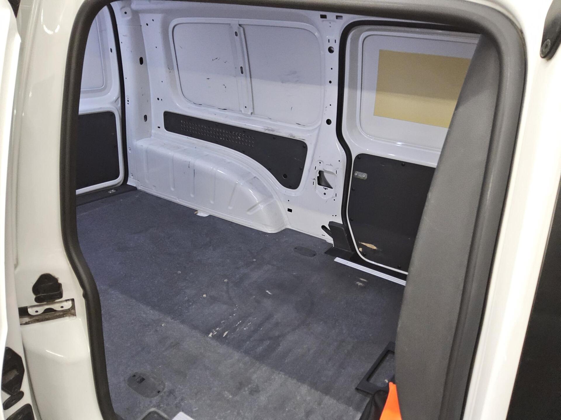 Volkswagen Caddy Maxi 2.0 TDI Kasten Navi Klima PDC SHZ BT 12