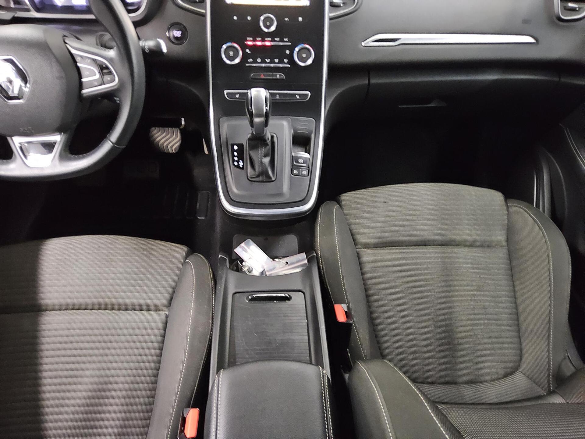 Renault Grand Scenic 1.3 TCe 7-Sitzer Navi Shz DAB BT 6