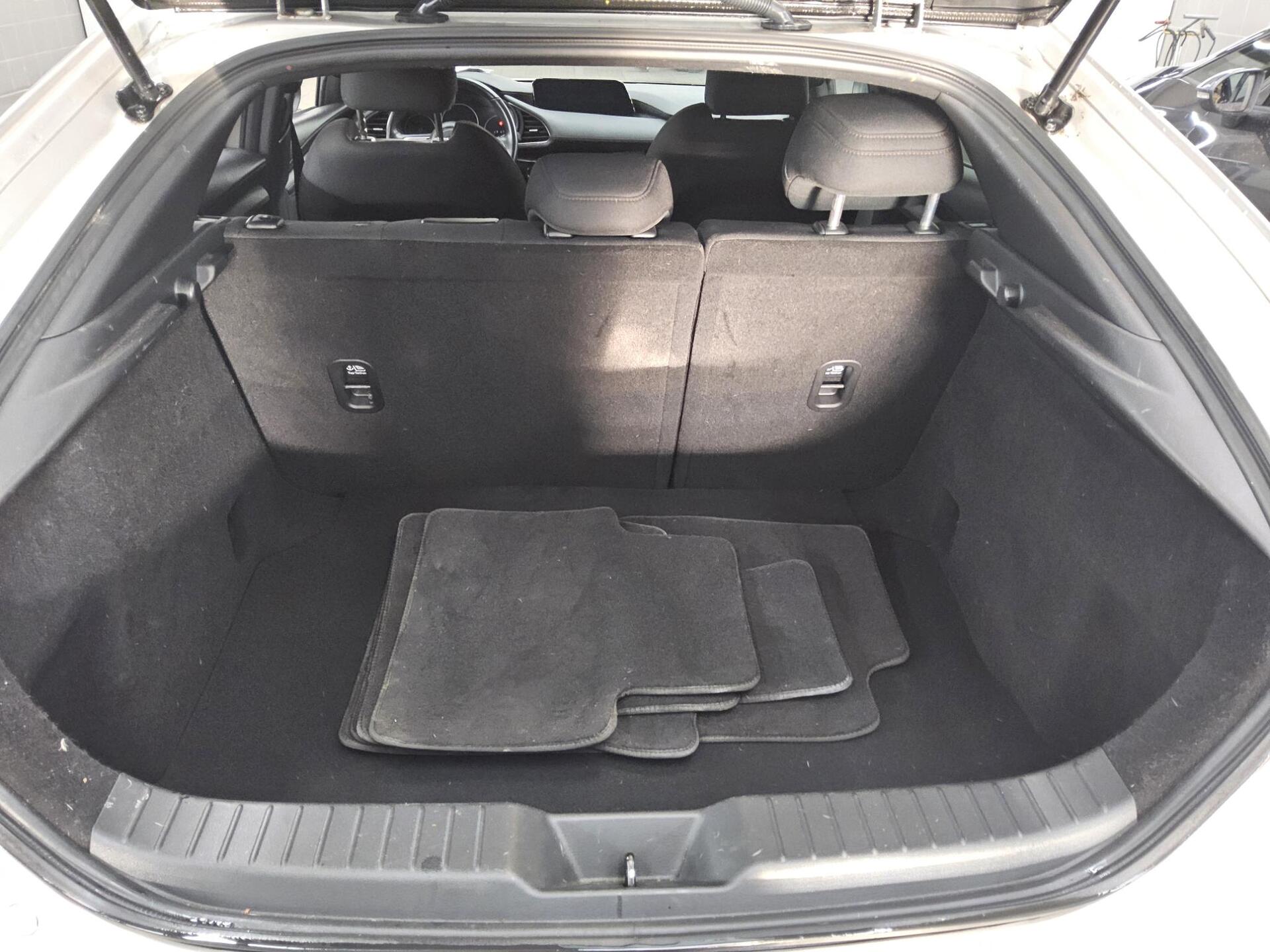 Mazda 3 2.0 SKYACTIV-G Navi LED Shz HuD RfK PDC ACC 11