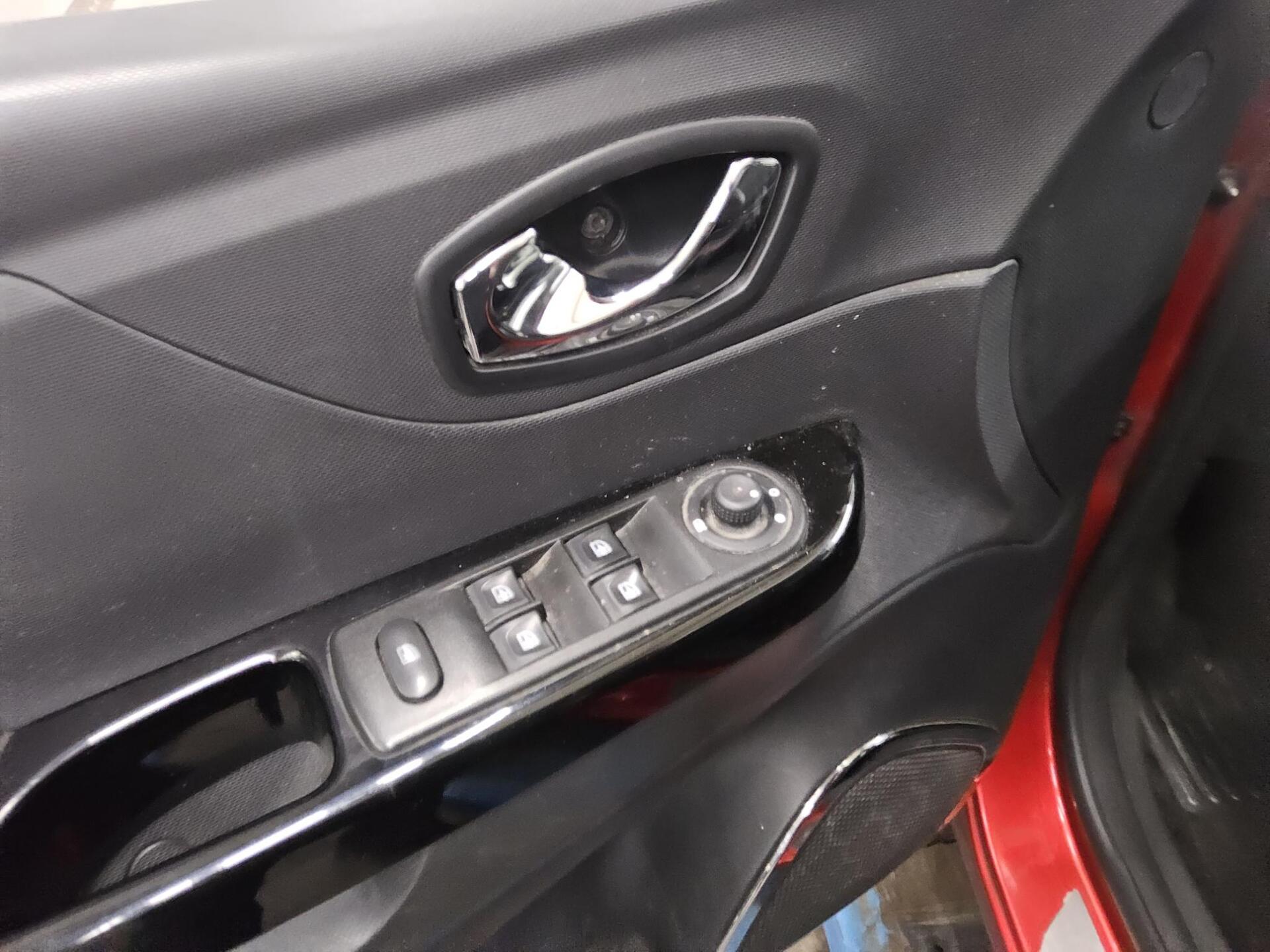 Renault Captur 1.5 dCi Energy SHZ Navi ZV HU 11/27 9