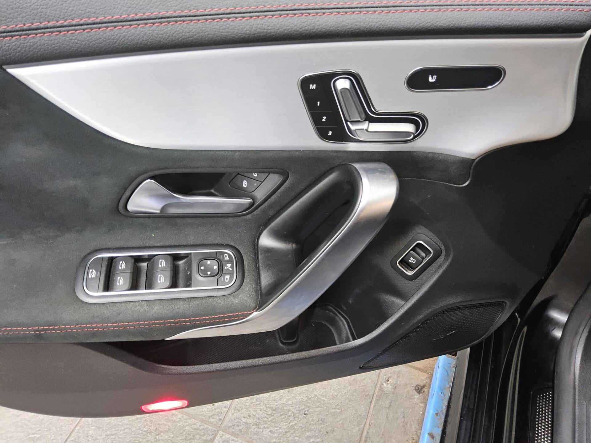 Mercedes-Benz CLA 220 SB d AMG-Line Night Navi LED Sound AHK 10