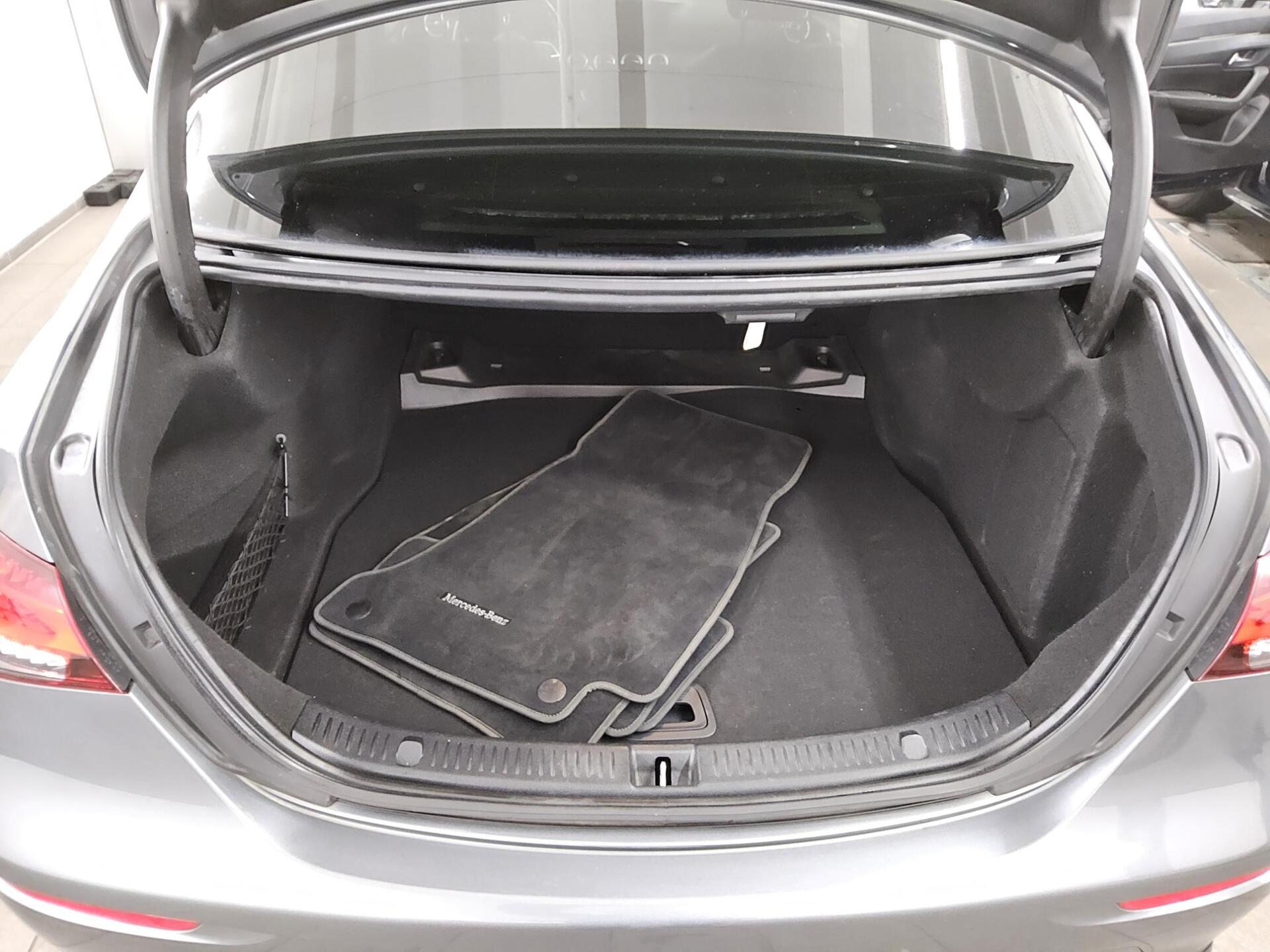 Mercedes-Benz E 220 d Avantgarde Navi LED Night RfK AHK 12