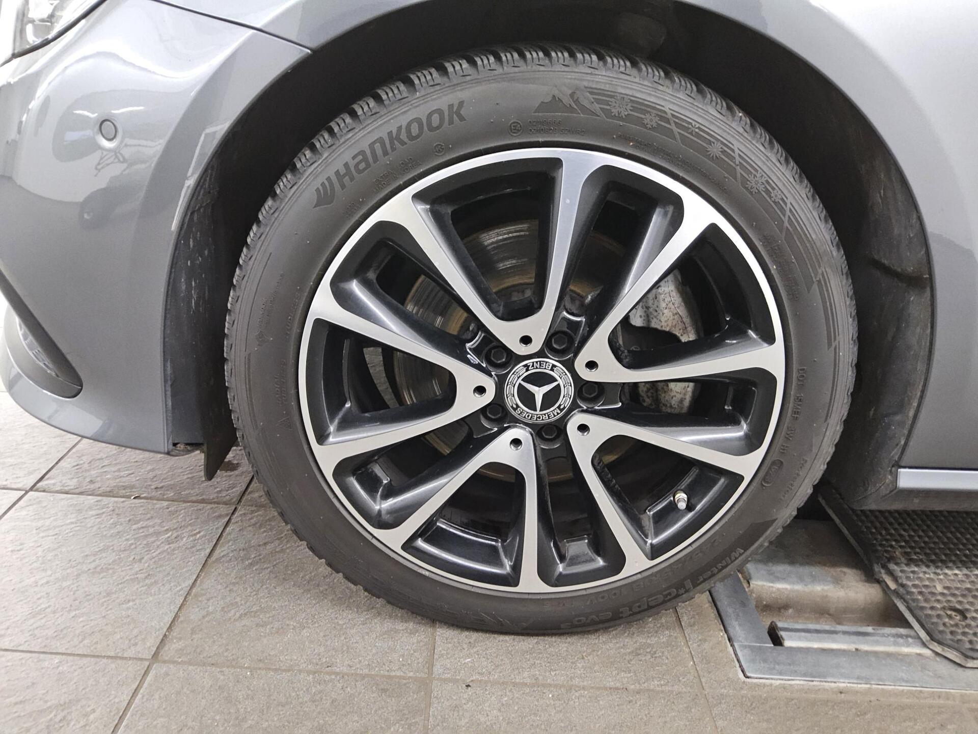 Mercedes-Benz E 220 d Avantgarde Navi LED Night RfK AHK 11