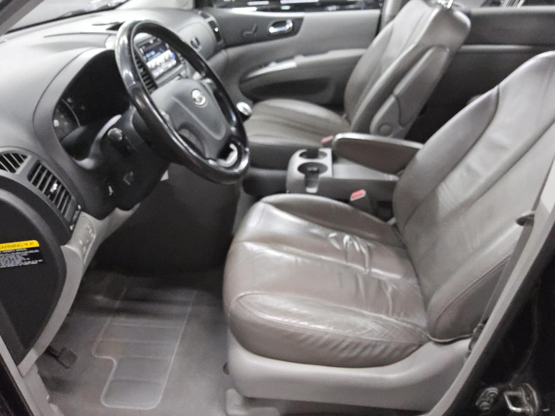 Kia Carnival 2.7 V6 Leder 7-Sitzer PDC HU 05/27 8