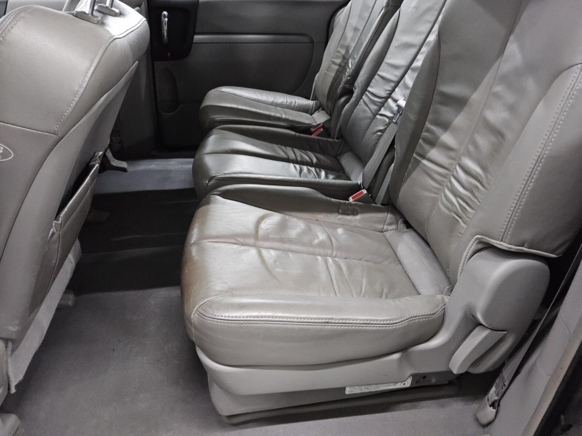 Kia Carnival 2.7 V6 Leder 7-Sitzer PDC HU 05/27 12