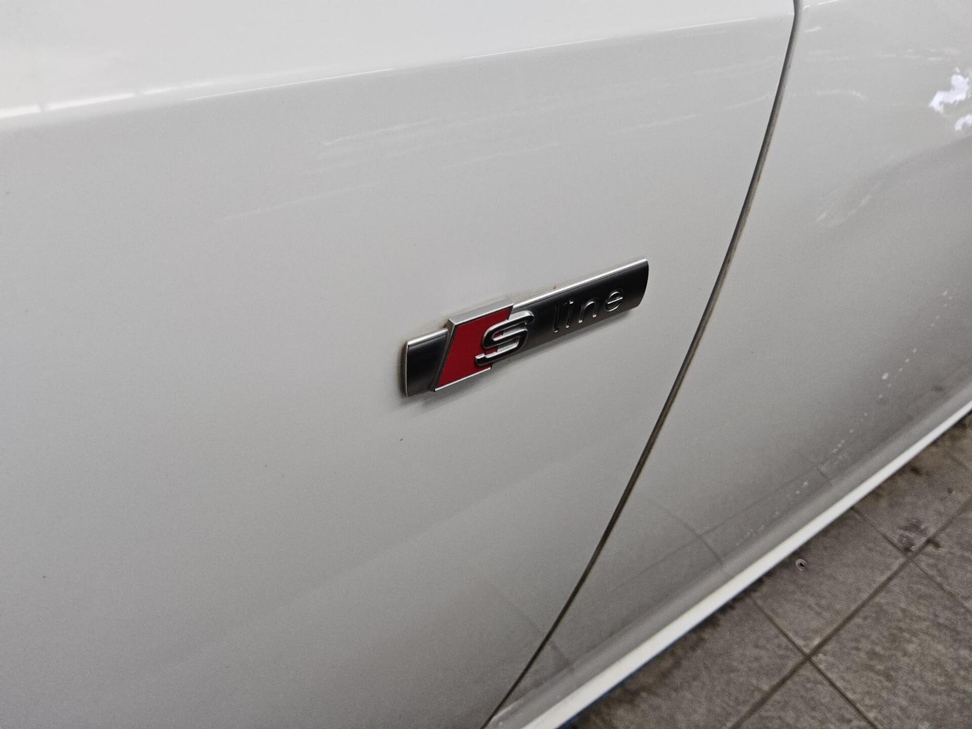 Audi A4 Avant 35 TDI S-Line Matrix-LED Navi AHK vc 12