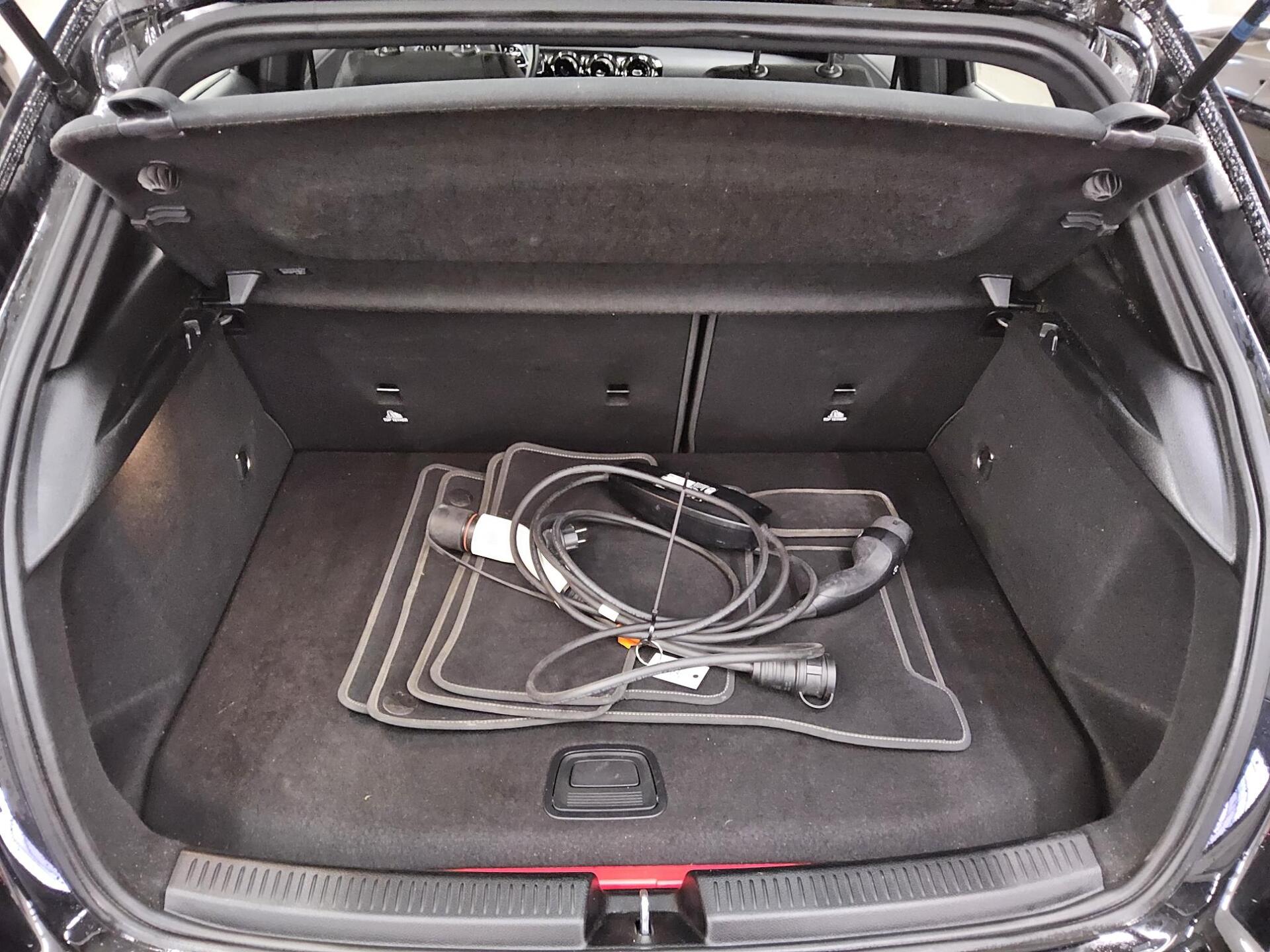 Mercedes-Benz A 250 e Navi Kamera Shz Distronic+ 12