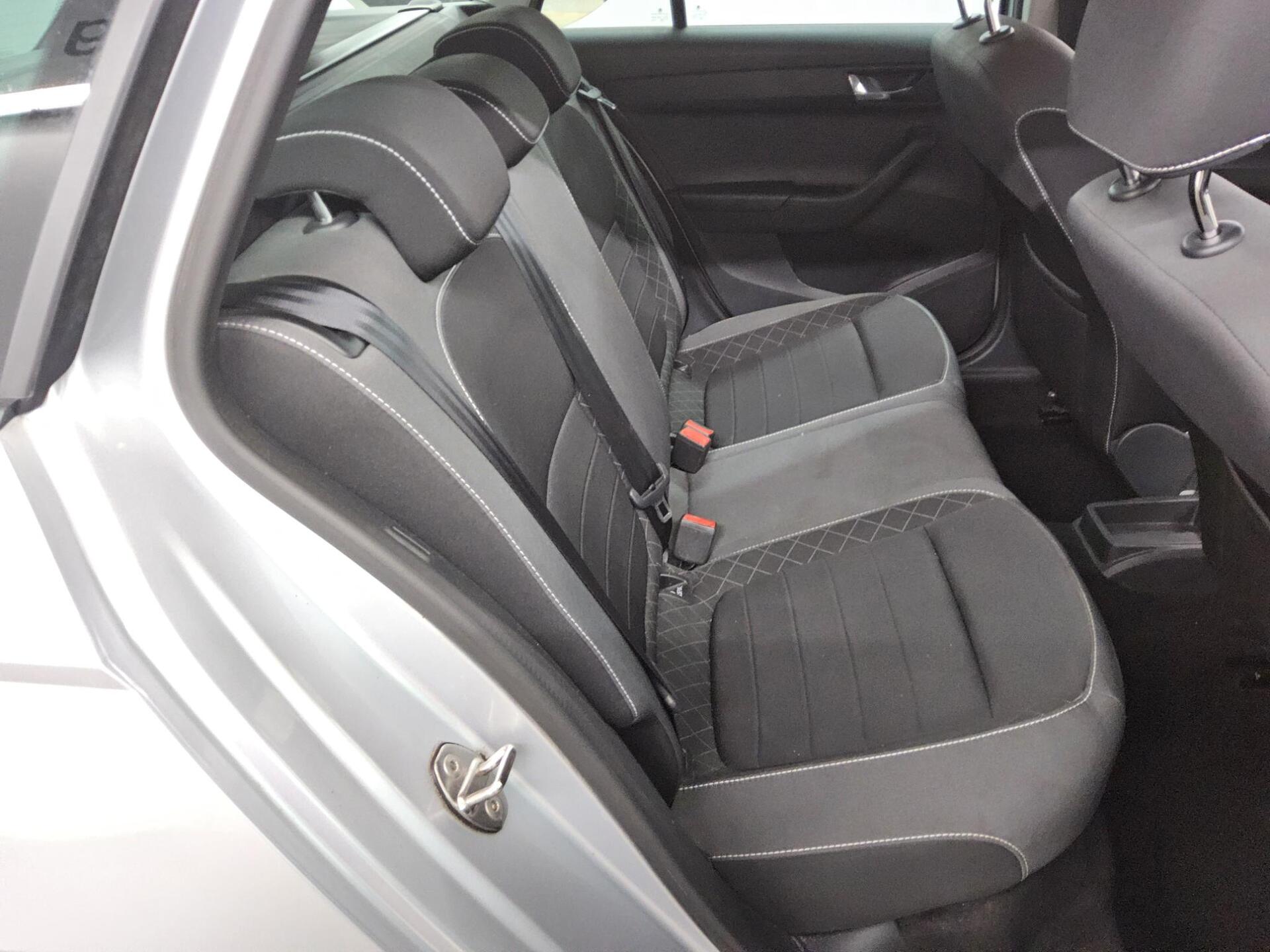 Skoda Fabia Kombi 1.0 TSI Ambition Navi PDC BT Sound 13