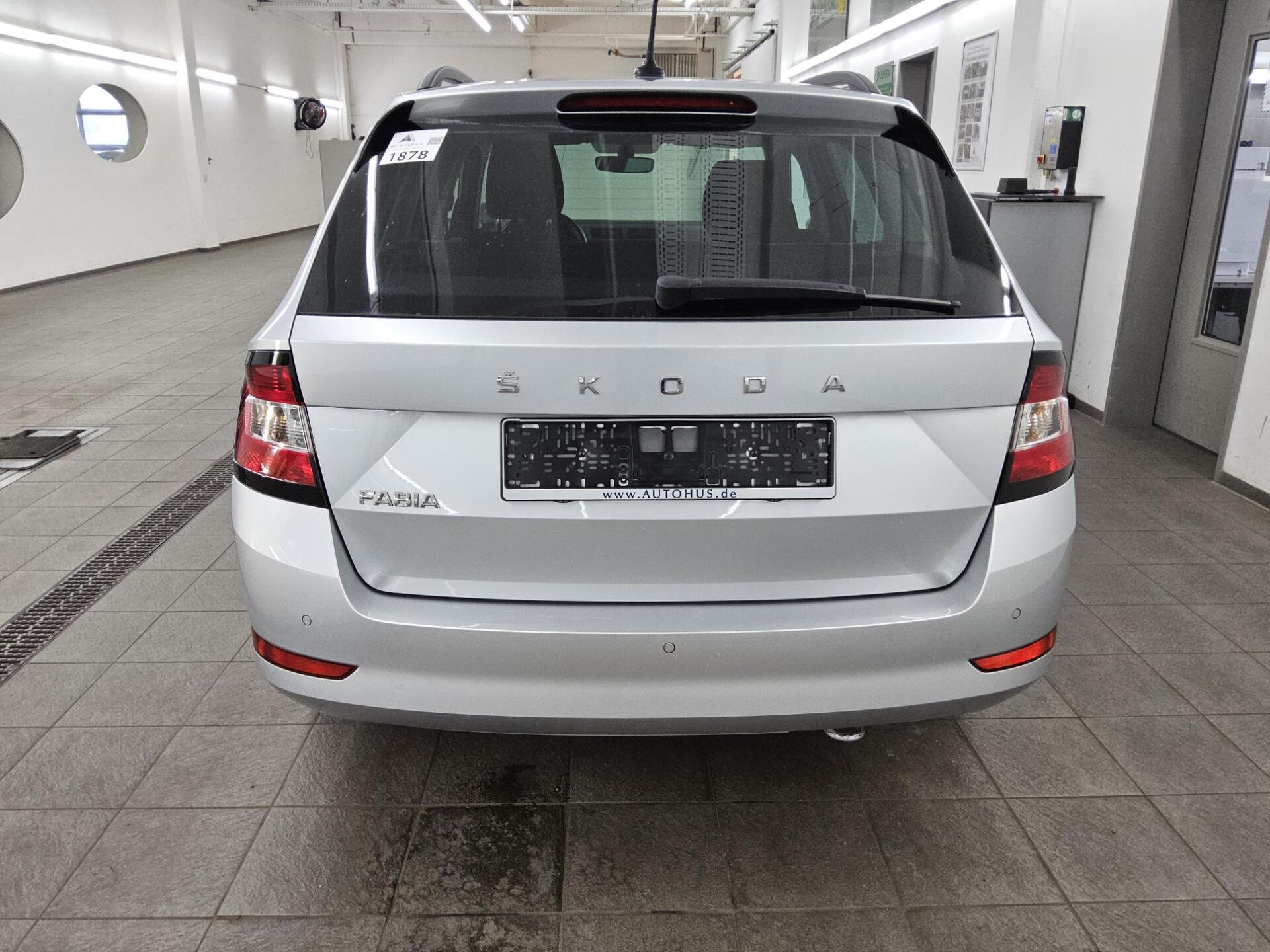 Skoda Fabia Kombi 1.0 TSI Ambition Navi PDC BT Sound 10