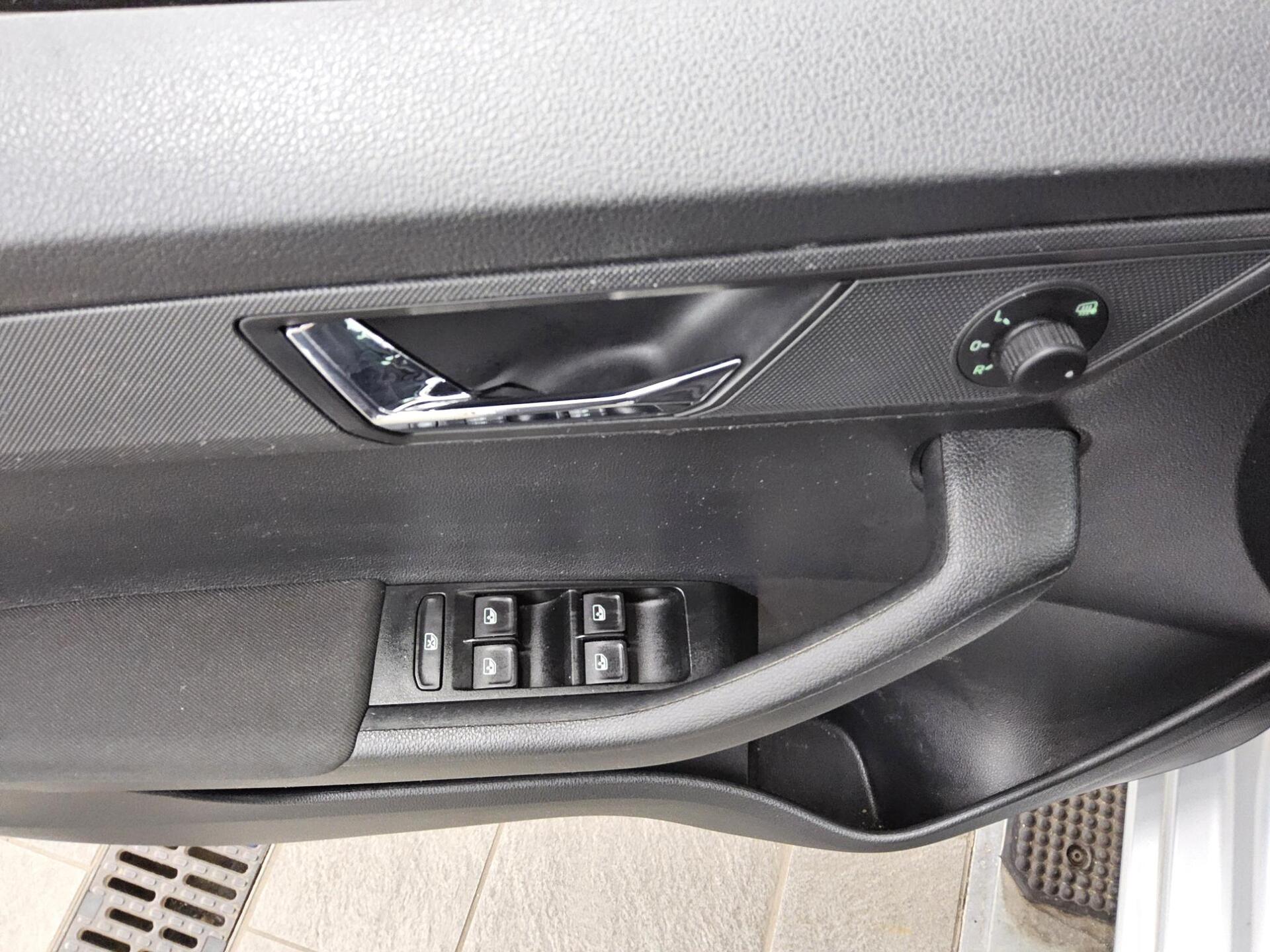 Skoda Fabia Kombi 1.0 TSI Ambition Navi PDC BT Sound 9