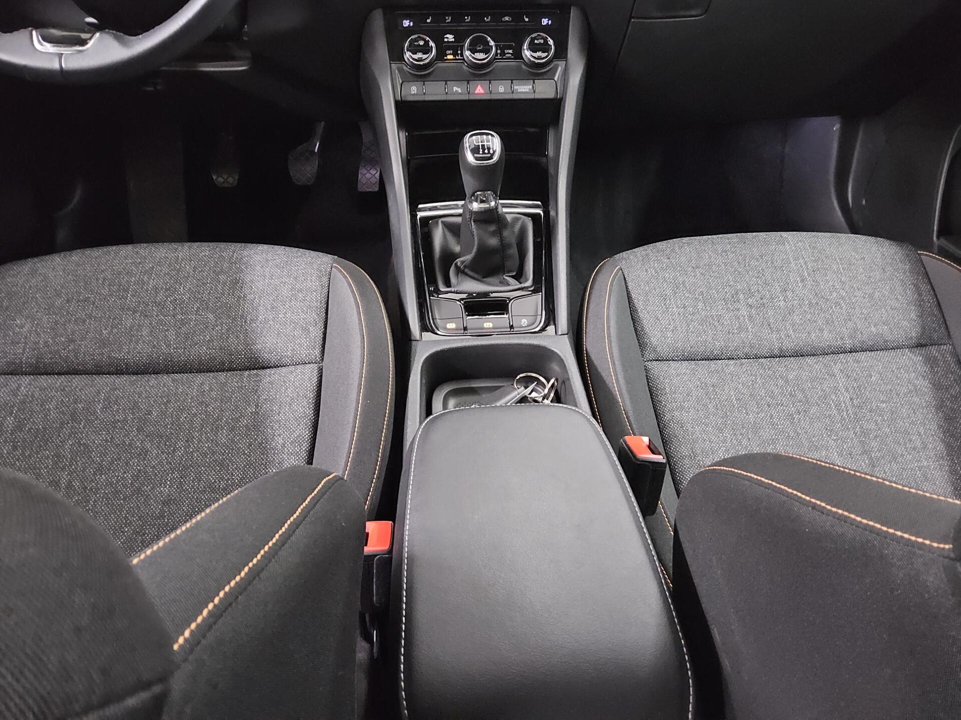 Skoda Karoq 2.0 TDI Clever Navi LED Pano RfK ACC 6