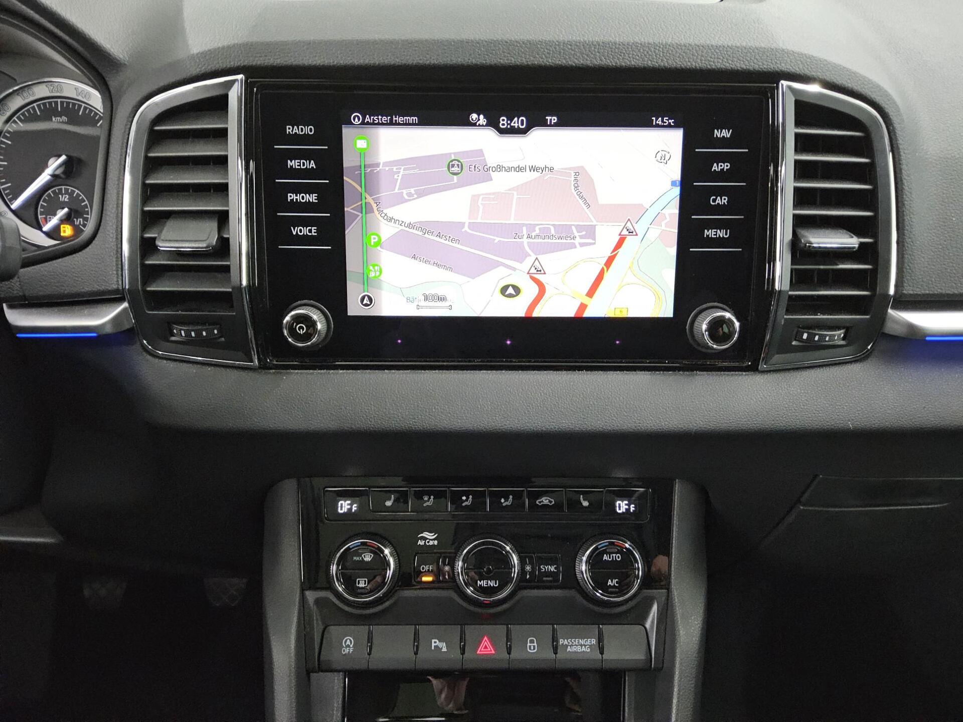 Skoda Karoq 2.0 TDI Clever Navi LED Pano RfK ACC 7