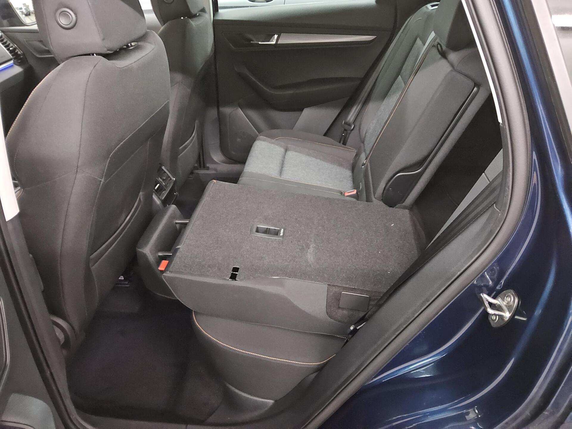 Skoda Karoq 2.0 TDI Clever Navi LED Pano RfK ACC 13