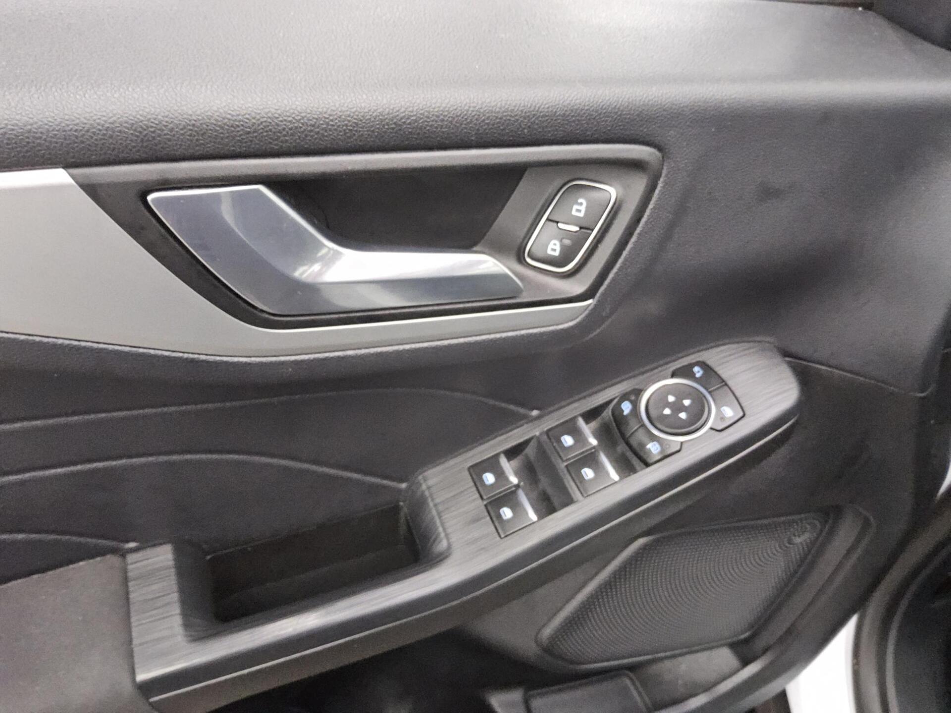 Ford Kuga 2.5 Duratec Navi PDC DAB 9