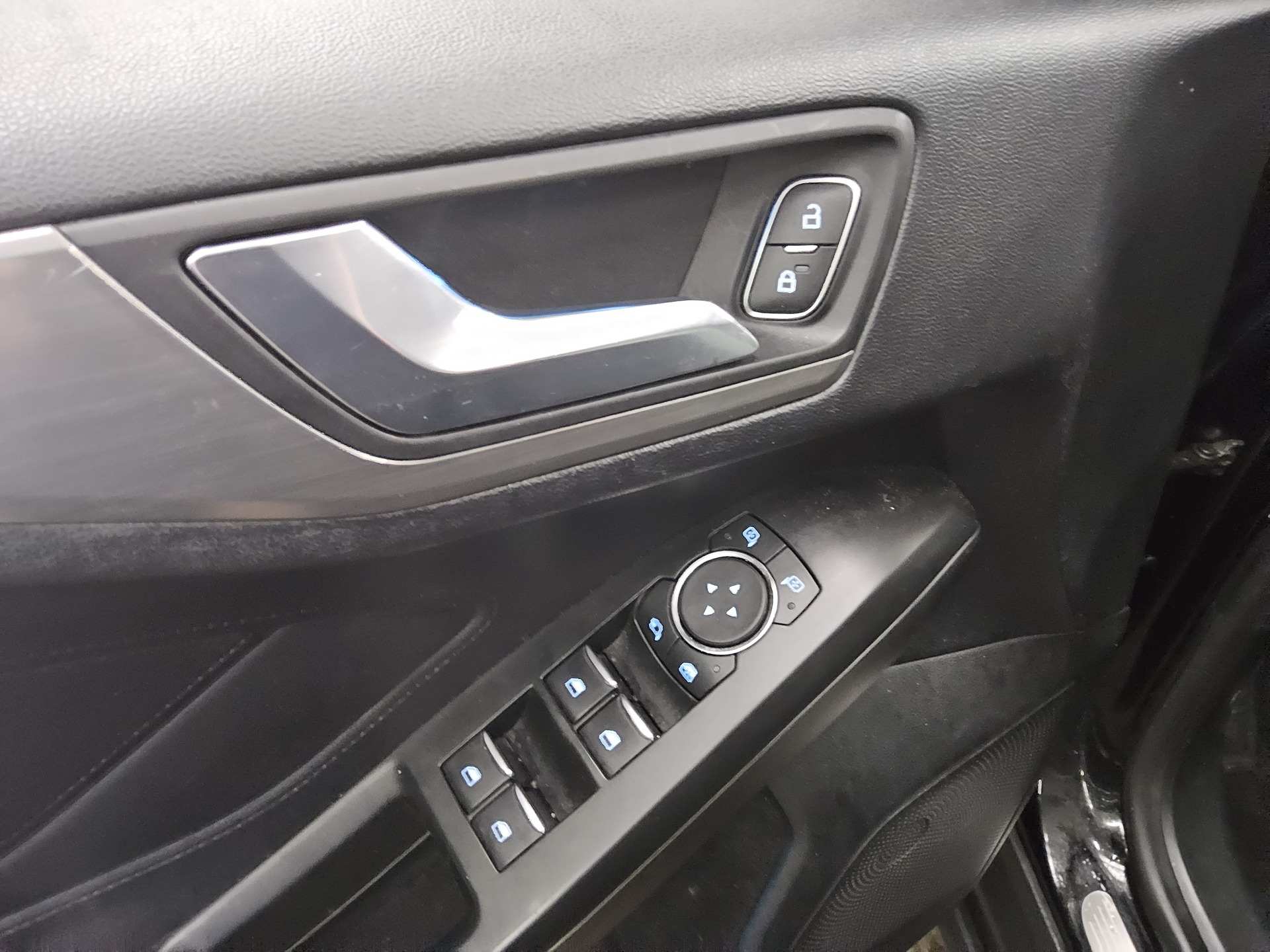 Ford Focus Turnier 2.0 EB Titanium Navi AHK Tempomat 9