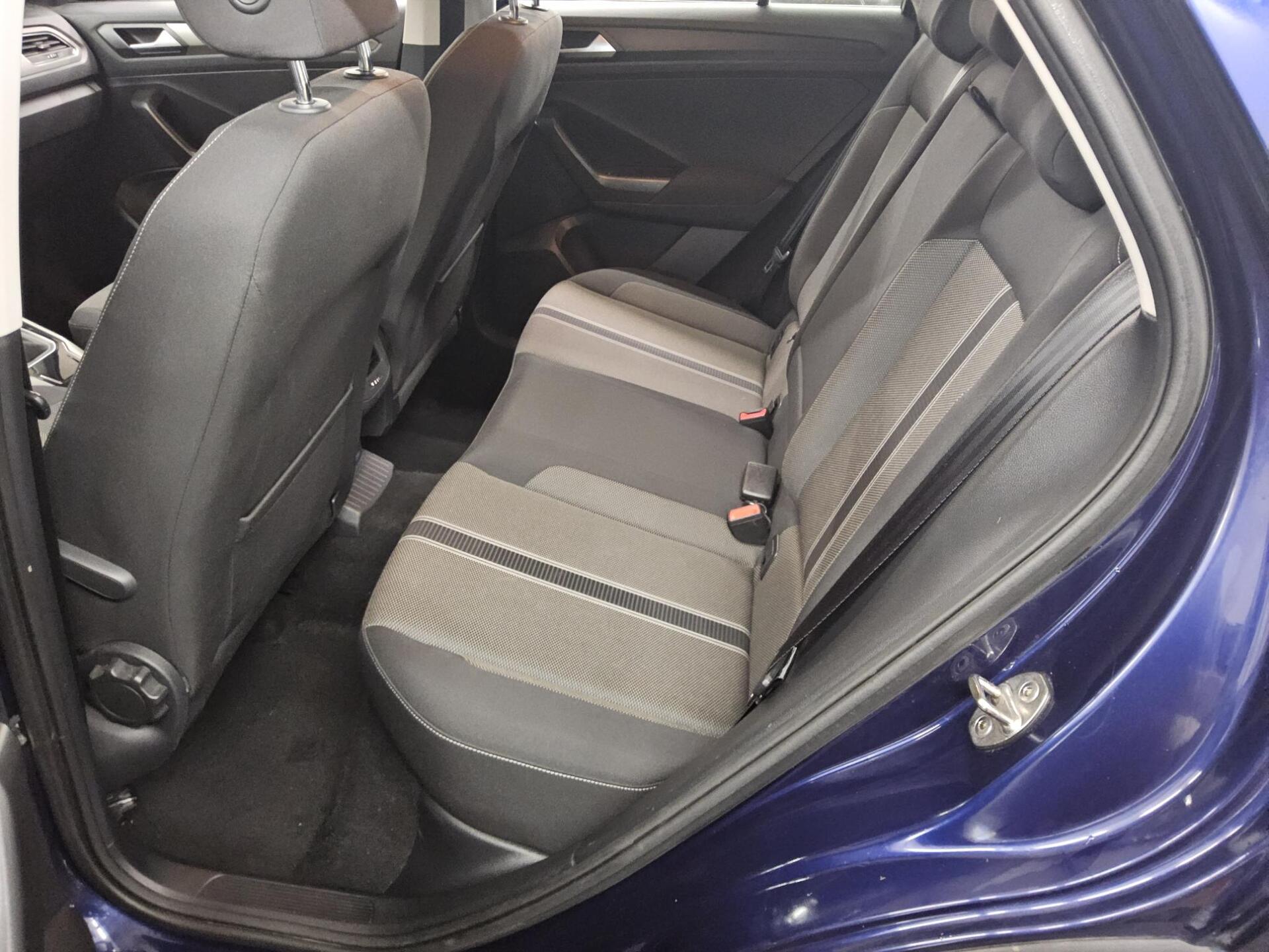 Volkswagen T-Roc 2.0 TDI Style PDC Rückfahrkamera ACC 12