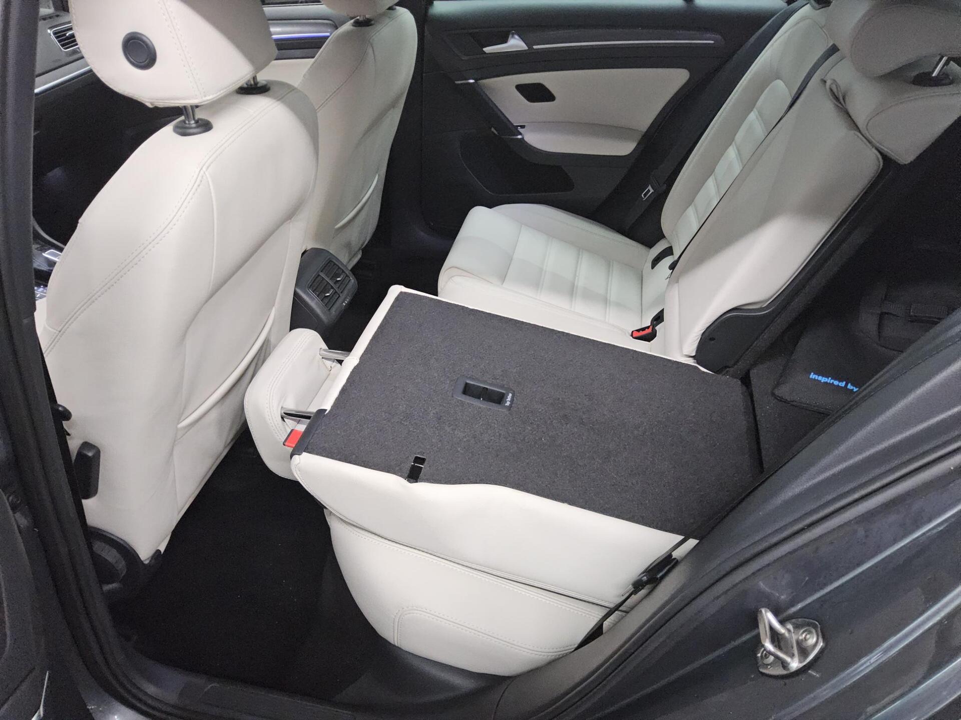 Volkswagen Golf-7 GTE 1.4 TSI Navi LED RfK ACC Shz PDC 12