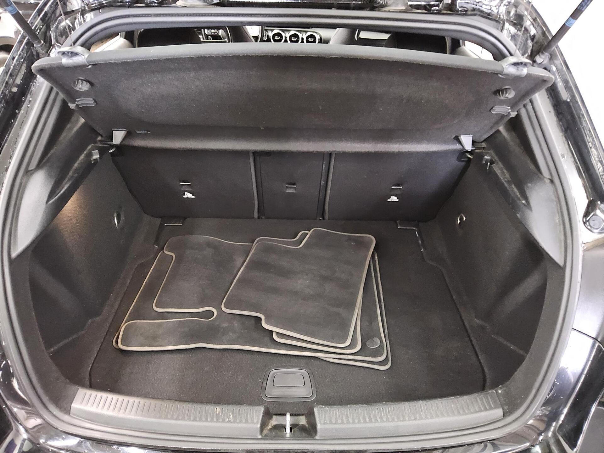 Mercedes-Benz A 220 d AMG-Line Navi LED Kamera Ahk Shz 12