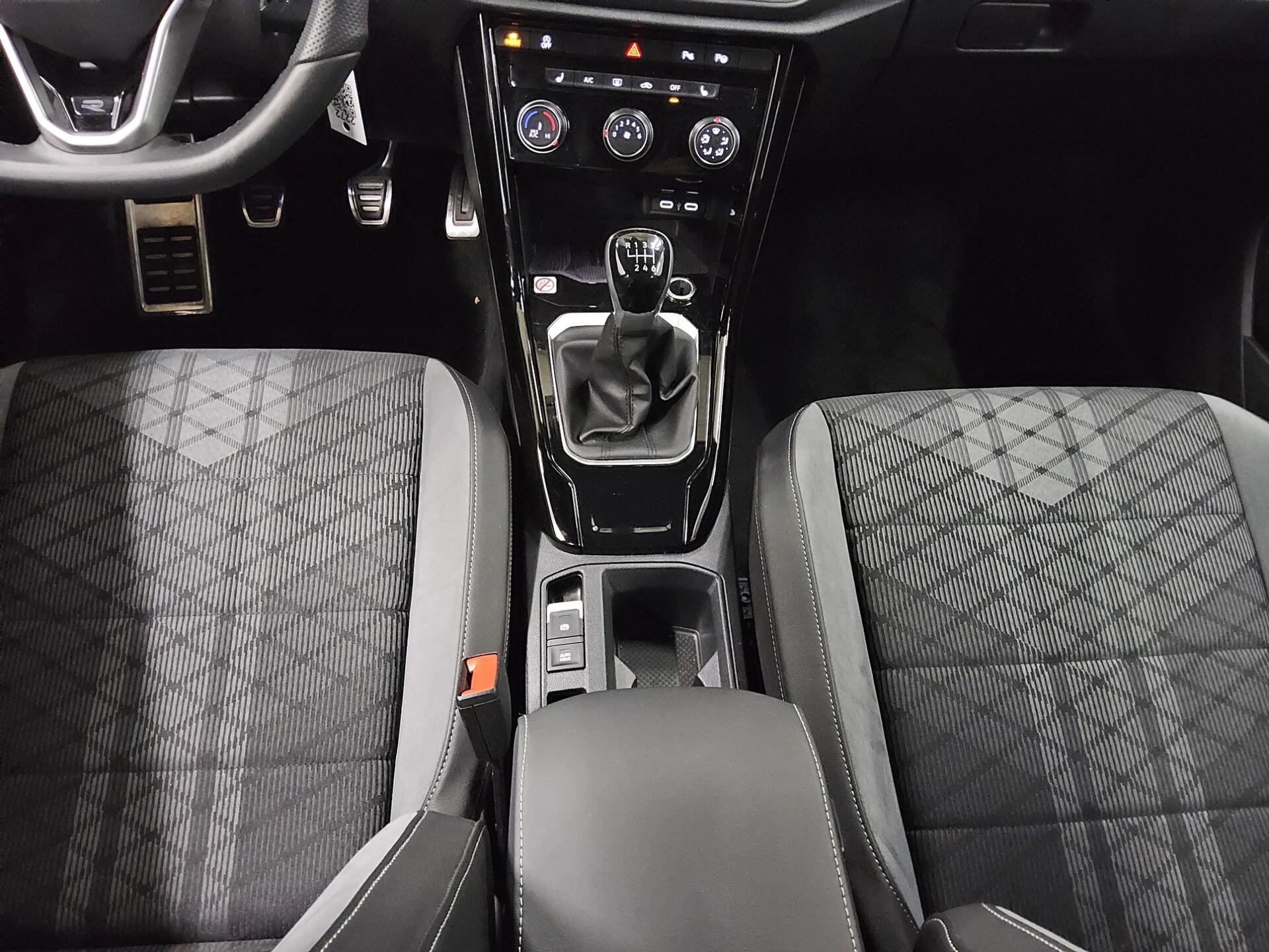 Volkswagen T-Roc 1.0 TSI R-Line T-Leder LED DC PDC Shz BT 6