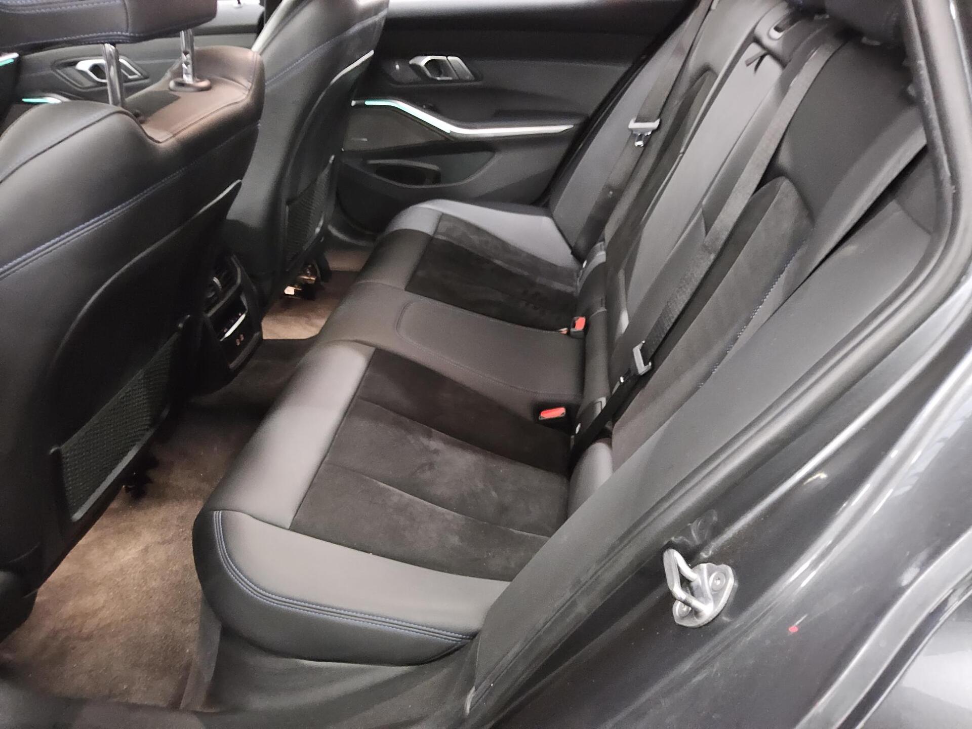 BMW 330e Touring M-Sport Navi LED LC prof. H-K AHK 13