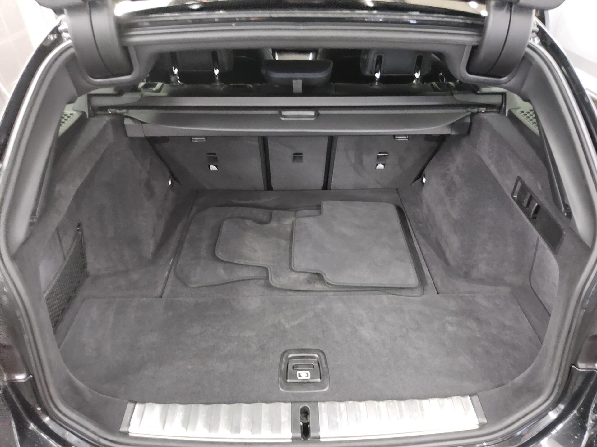 BMW 320dA Touring xDr M-Sport Navi LED Curved HiFi 13