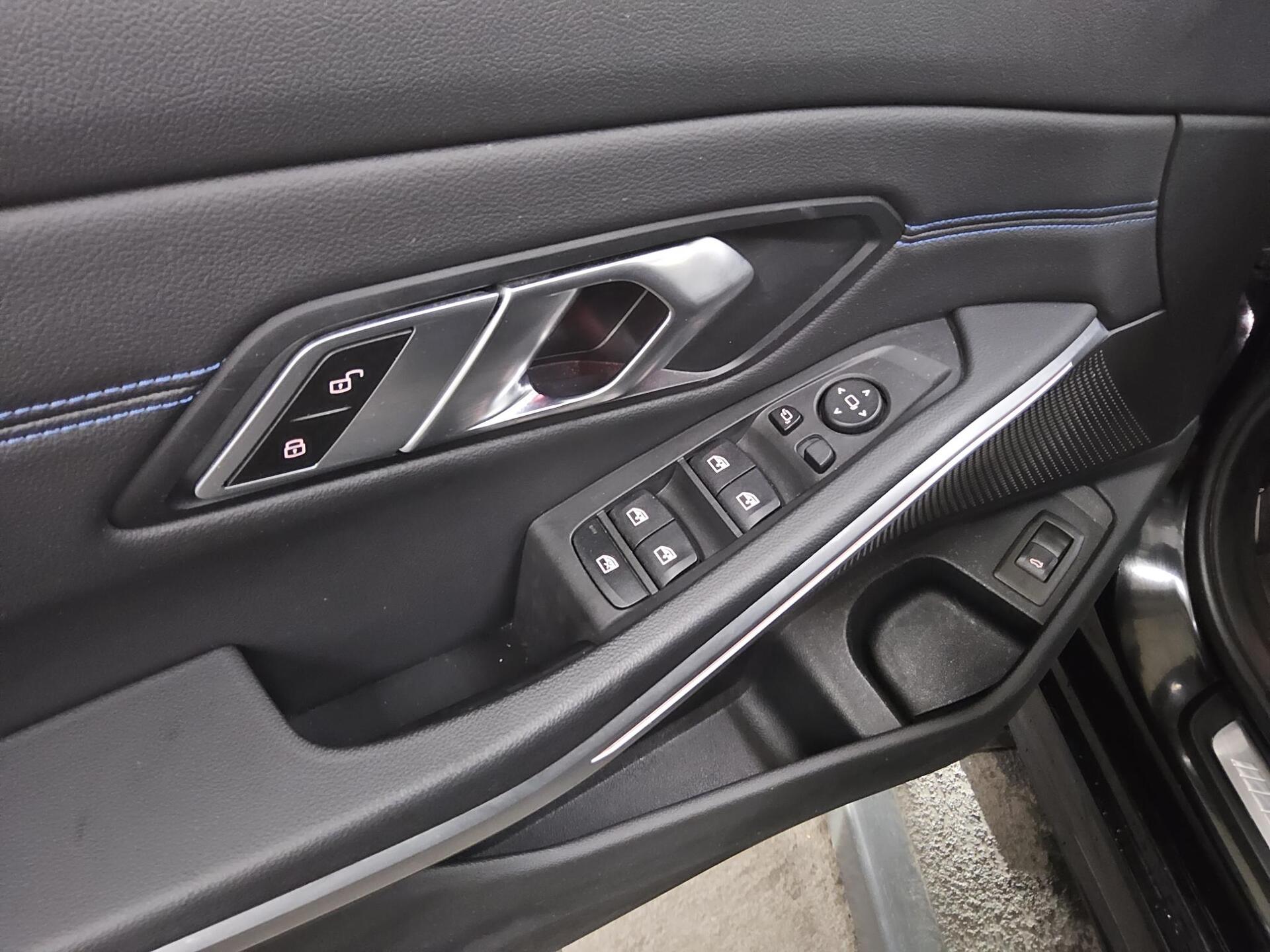 BMW 320dA Touring xDr M-Sport Navi LED Curved HiFi 10