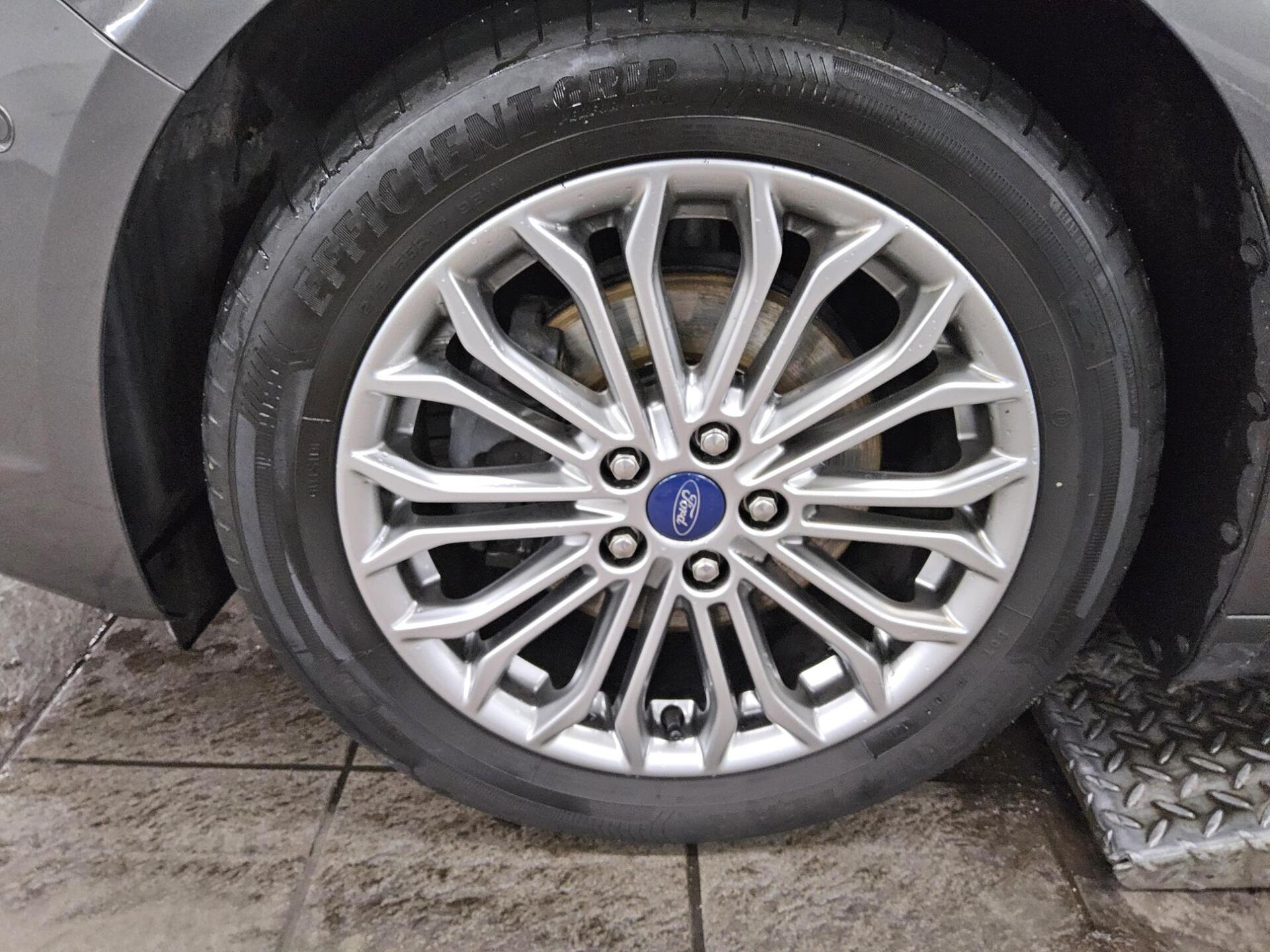 Ford Mondeo Turnier 2.0 EB Titanium Navi LED AHK RFK 10