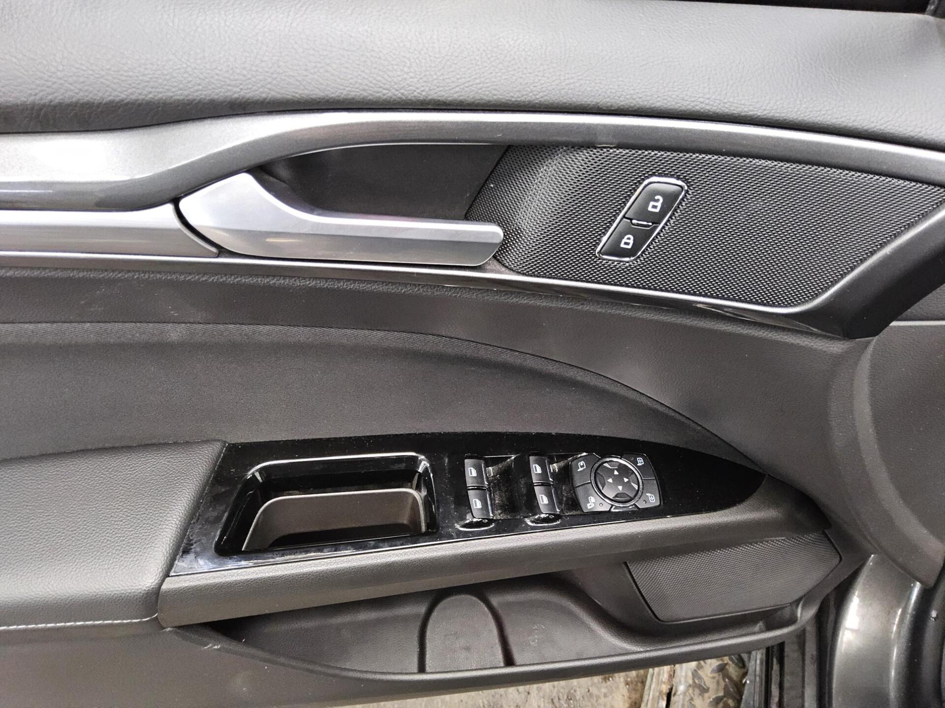 Ford Mondeo Turnier 2.0 EB Titanium Navi LED AHK RFK 9