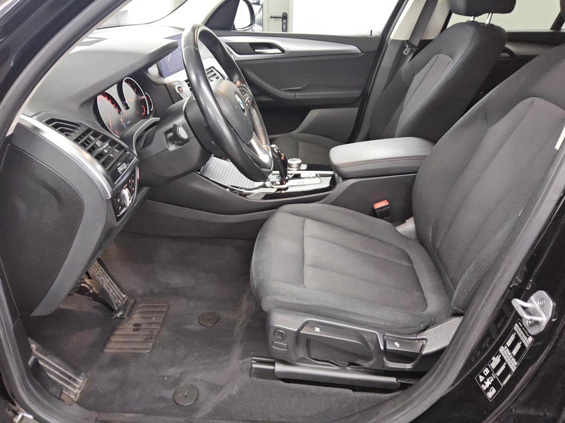 BMW X3 xDrive20i Advantage LC+ Navi LED AHK RfK SHZ 8