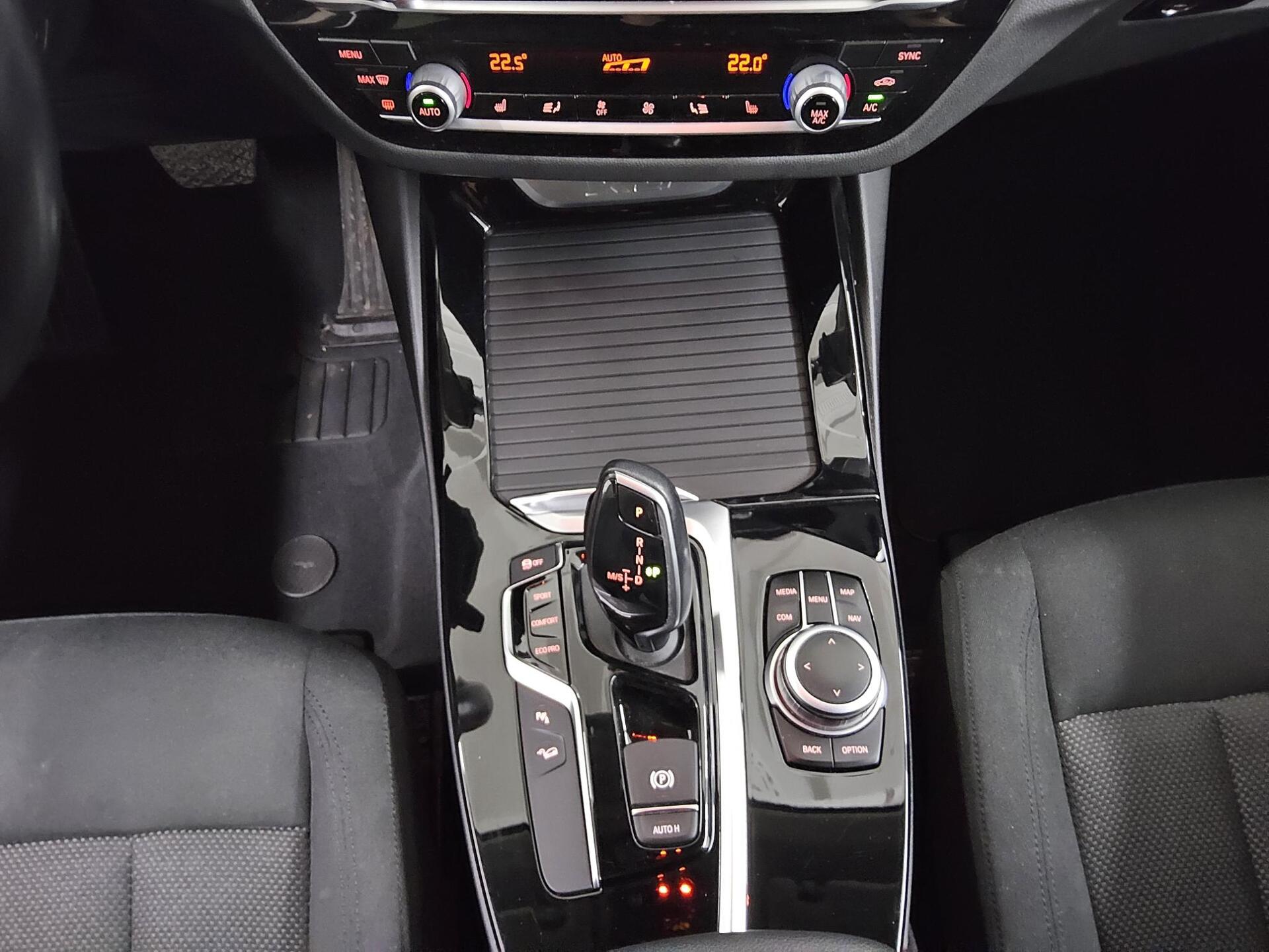 BMW X3 xDrive20i Advantage LC+ Navi LED AHK RfK SHZ 6