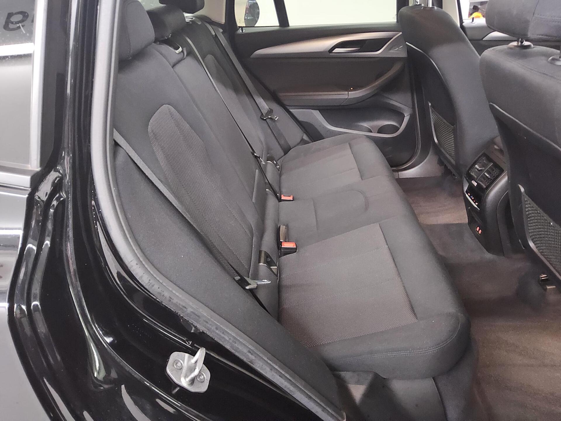 BMW X3 xDrive20i Advantage LC+ Navi LED AHK RfK SHZ 13