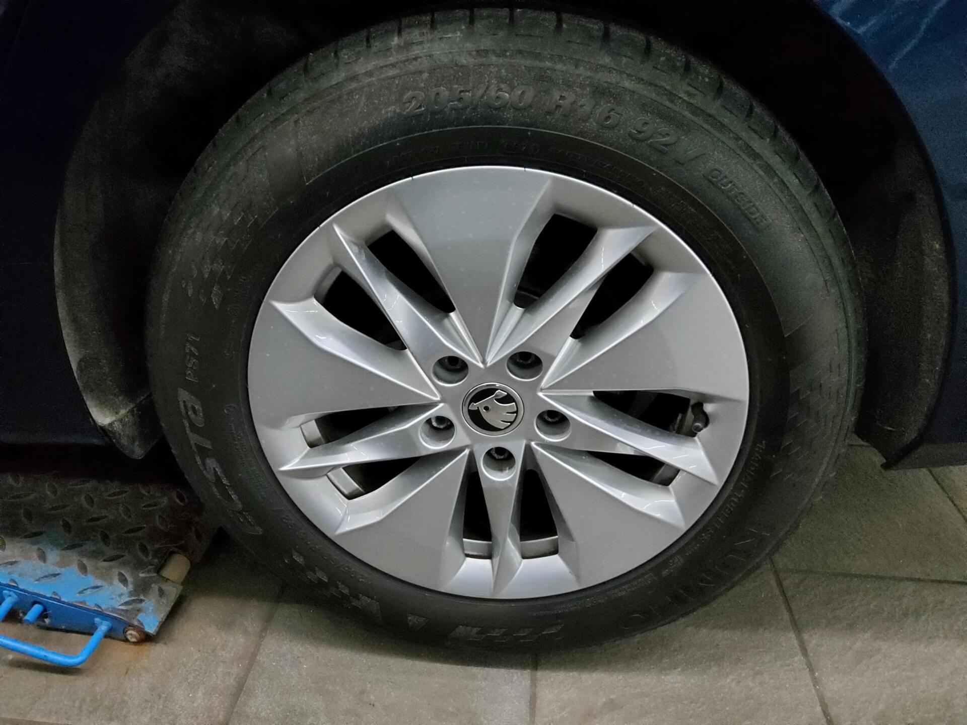 Skoda Octavia Kombi 2.0 TDI Ambition LED RfK ACC AHK 10