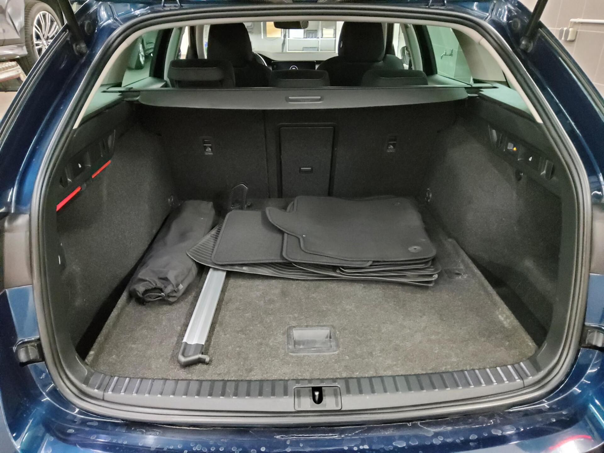 Skoda Octavia Kombi 2.0 TDI Ambition LED RfK ACC AHK 11