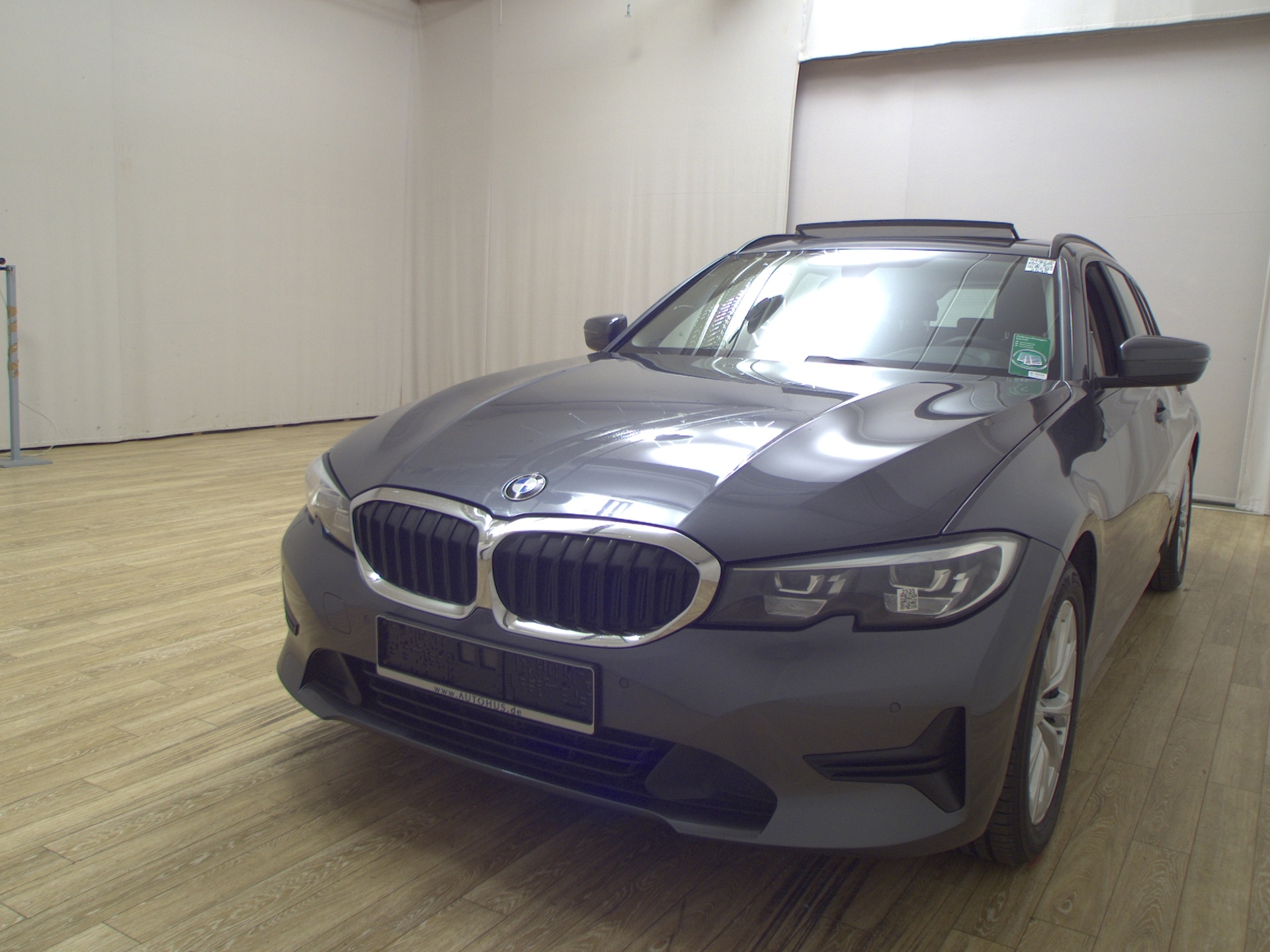 BMW 320dA Touring Navi Panoramadach LED LC+ StandHzg 2